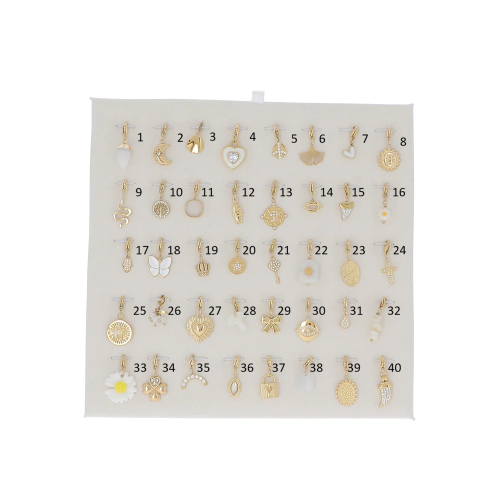 Kit Charms LORINE – 40 Pendentifs Acier Doré avec Présentoir