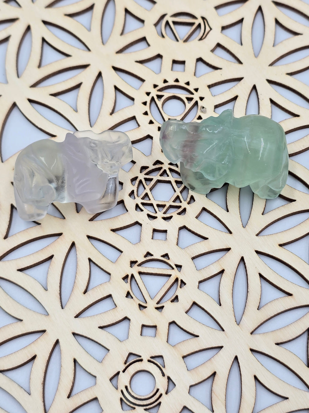 Éléphant en Pierre Naturelle - Cristal de Roche ou Fluorite - 40-50 mm