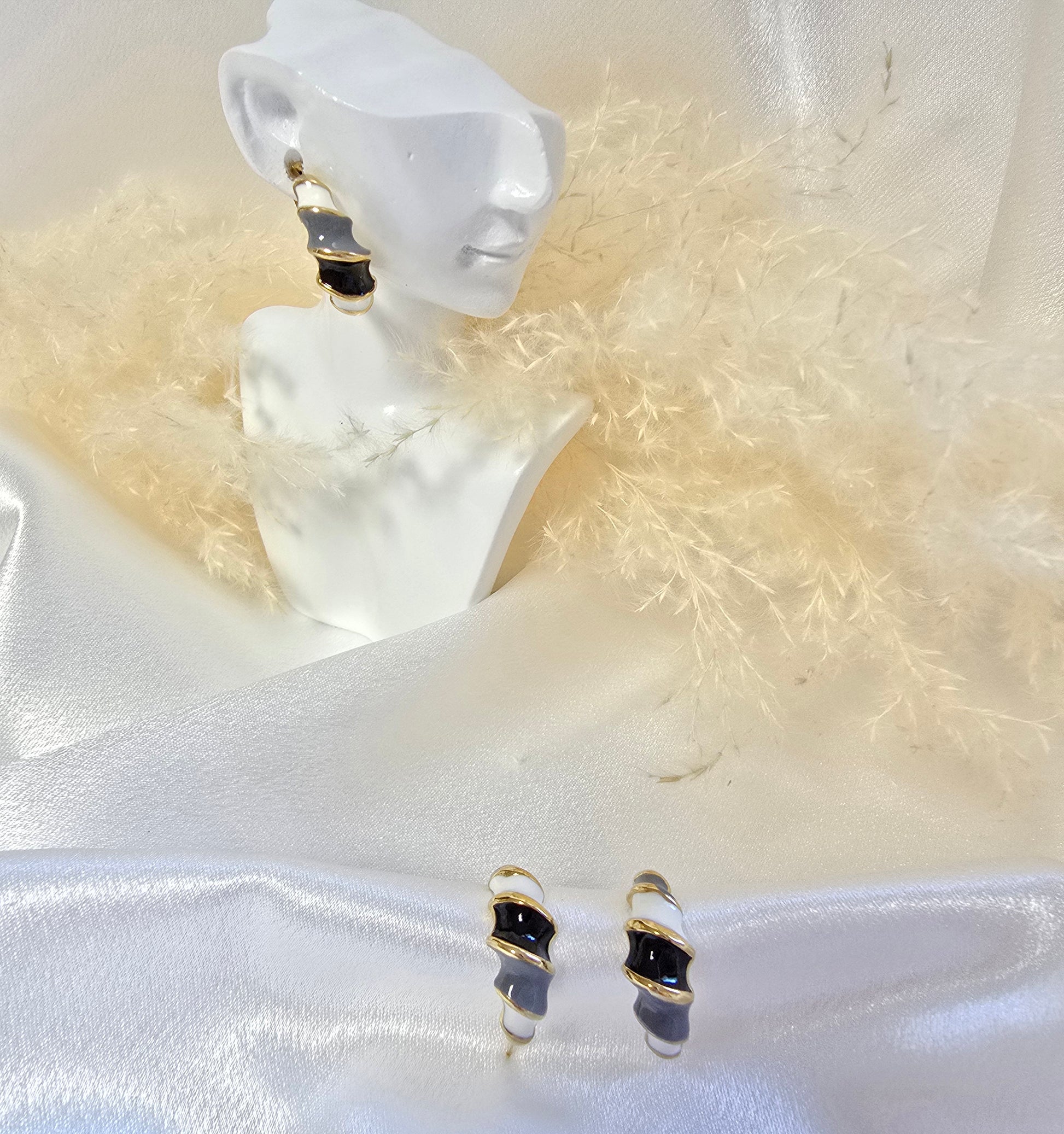 Bouclee d'oreilles MAE