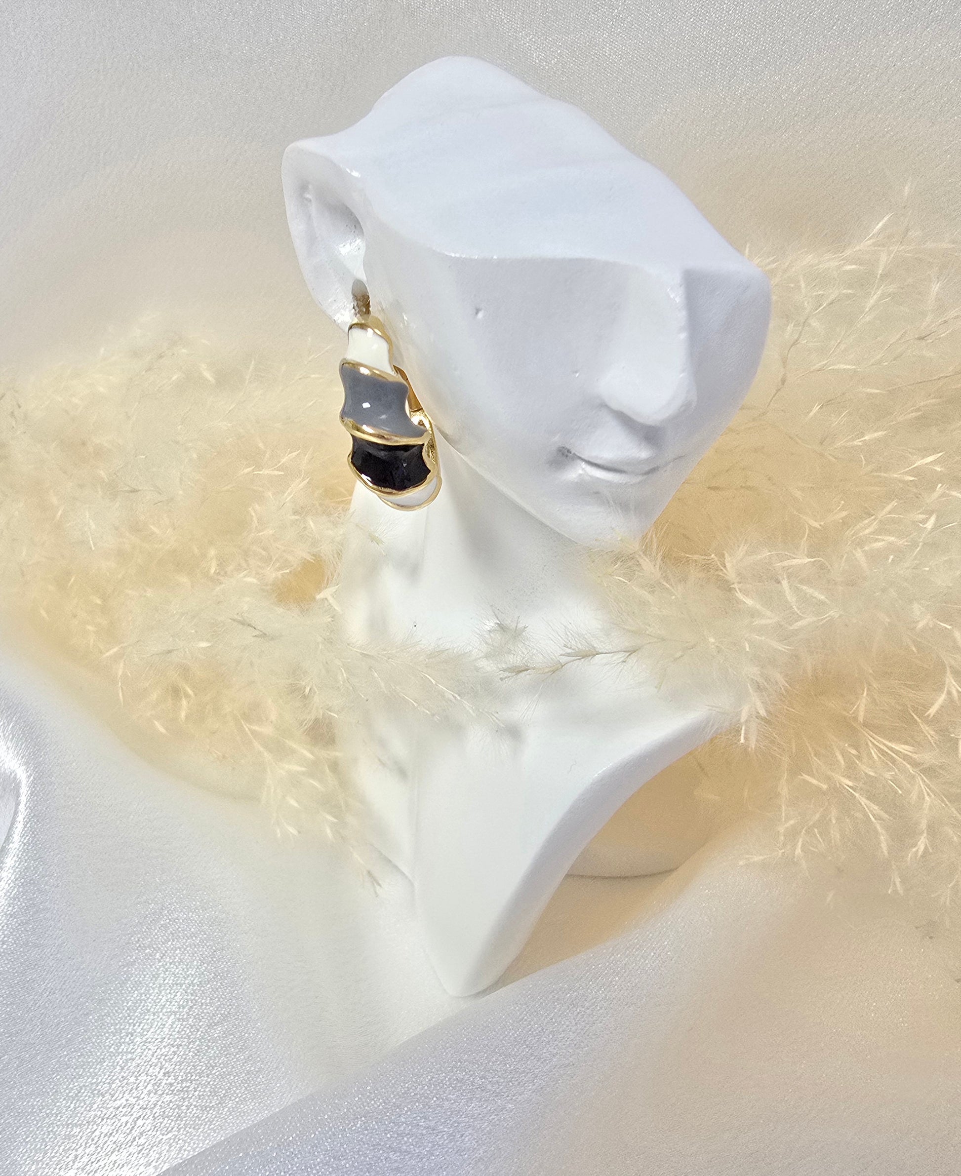 Bouclee d'oreilles MAE