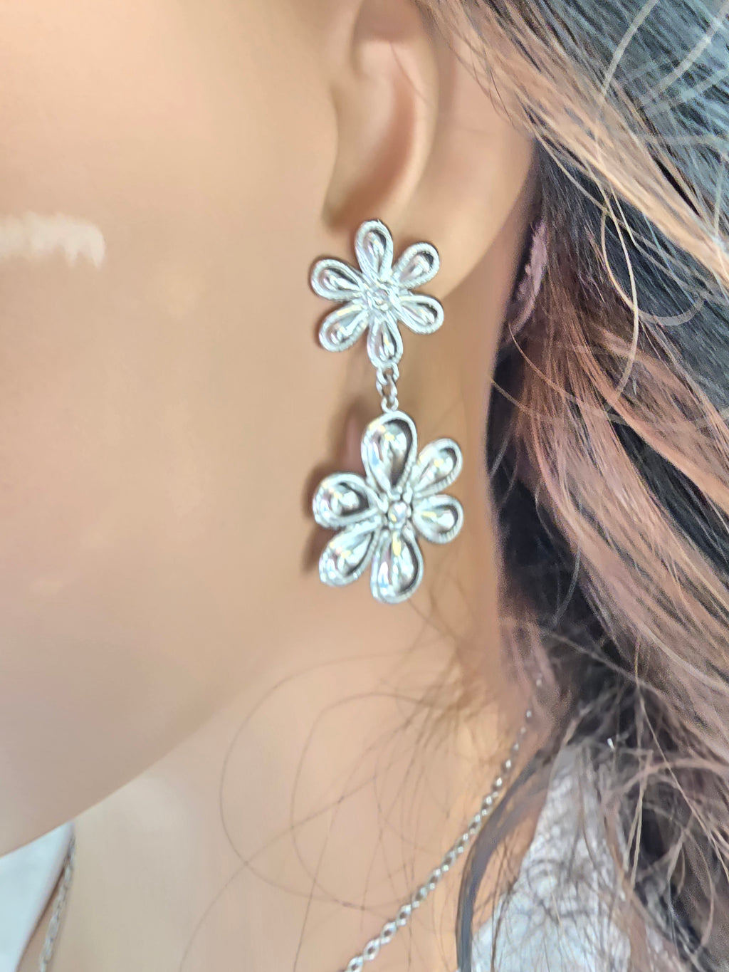 Boucles d'oreilles VIDA  - Fleurs Pendantes Strass Acier Inoxydable | Élégant Or et Ame Bijoux