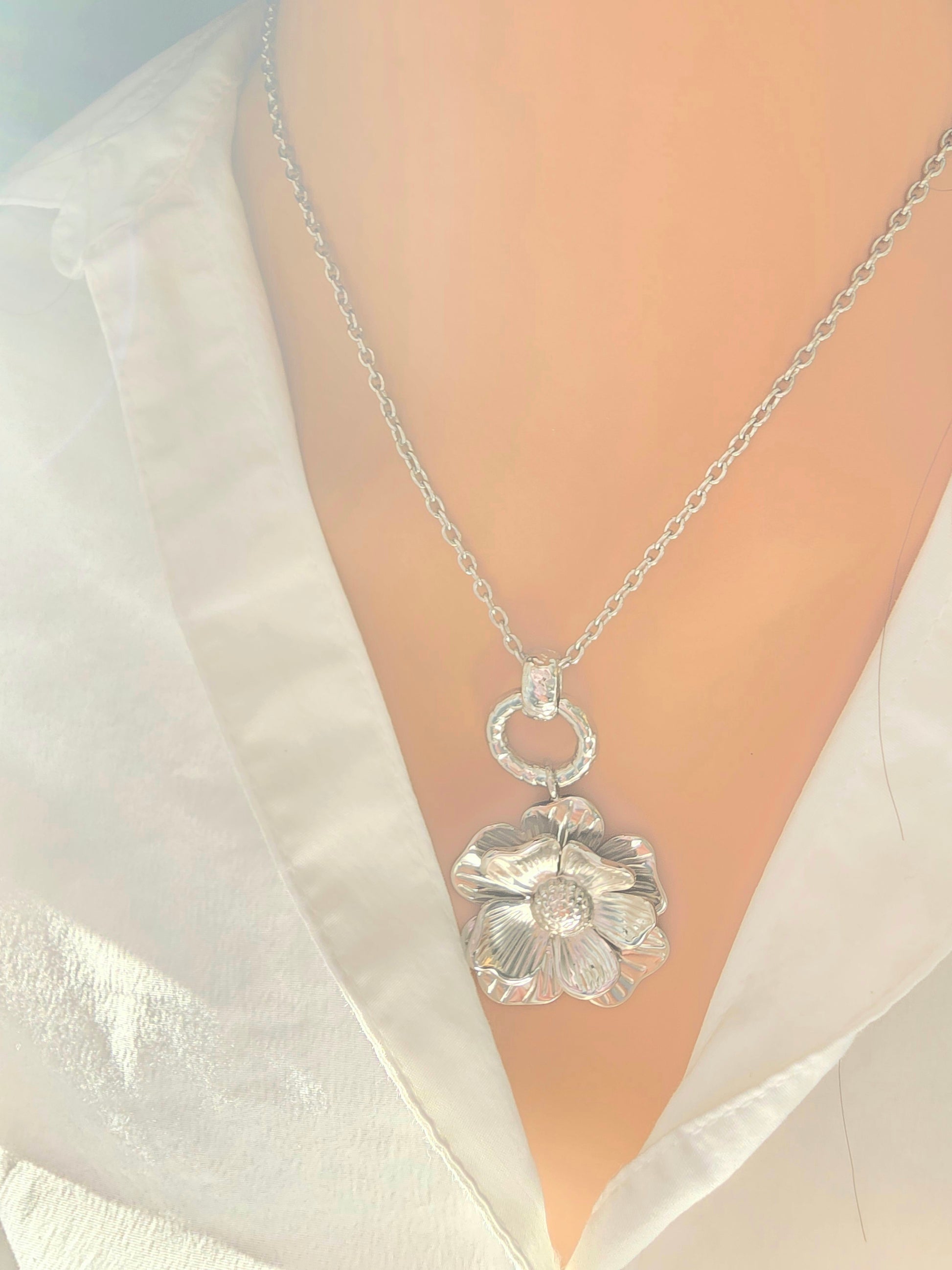 Collier KALE Pendentif Fleur Texturé Acier Inoxydable | Or et Ame Bijoux