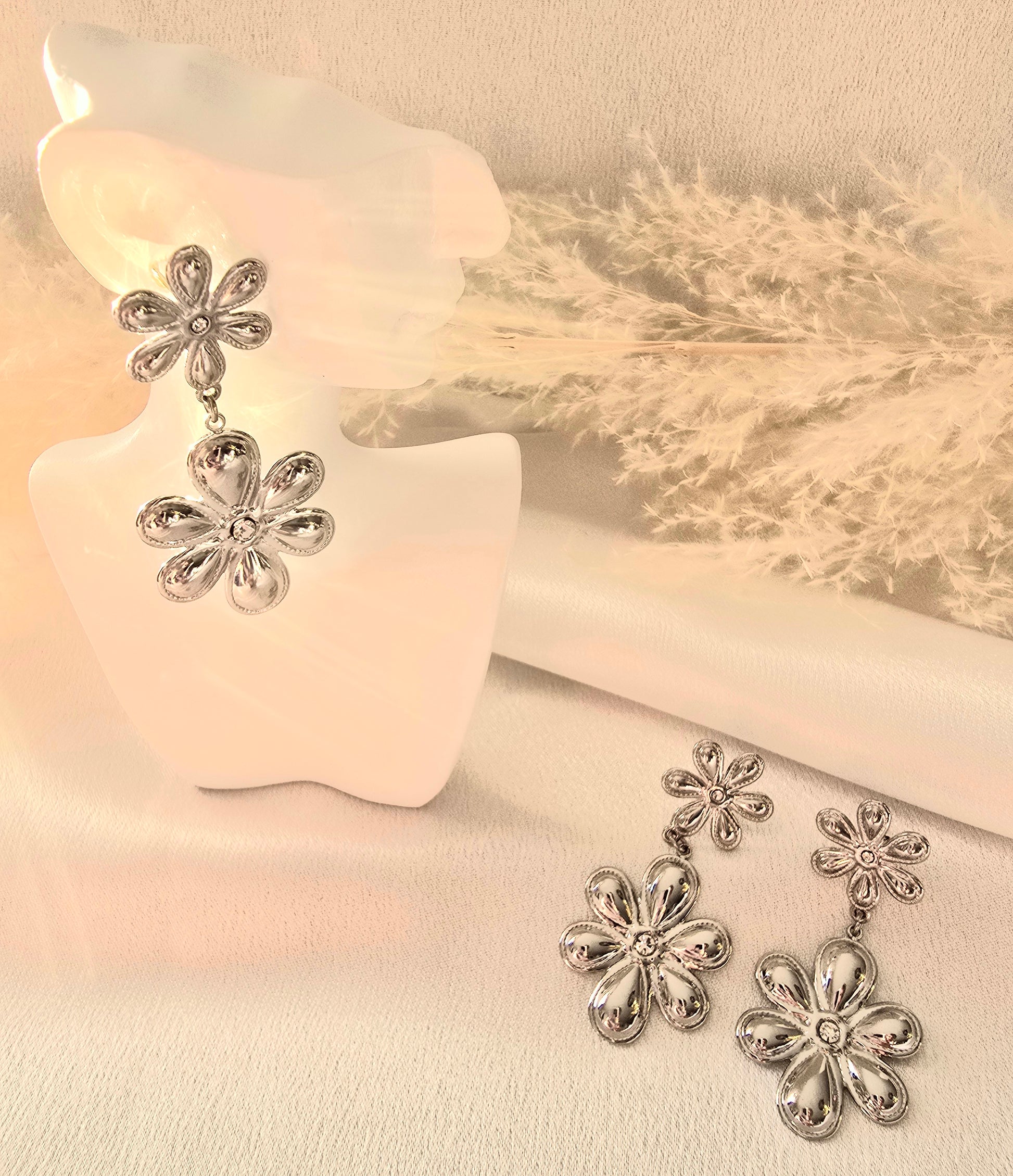 Boucles d'oreilles VIDA  - Fleurs Pendantes Strass Acier Inoxydable | Élégant Or et Ame Bijoux