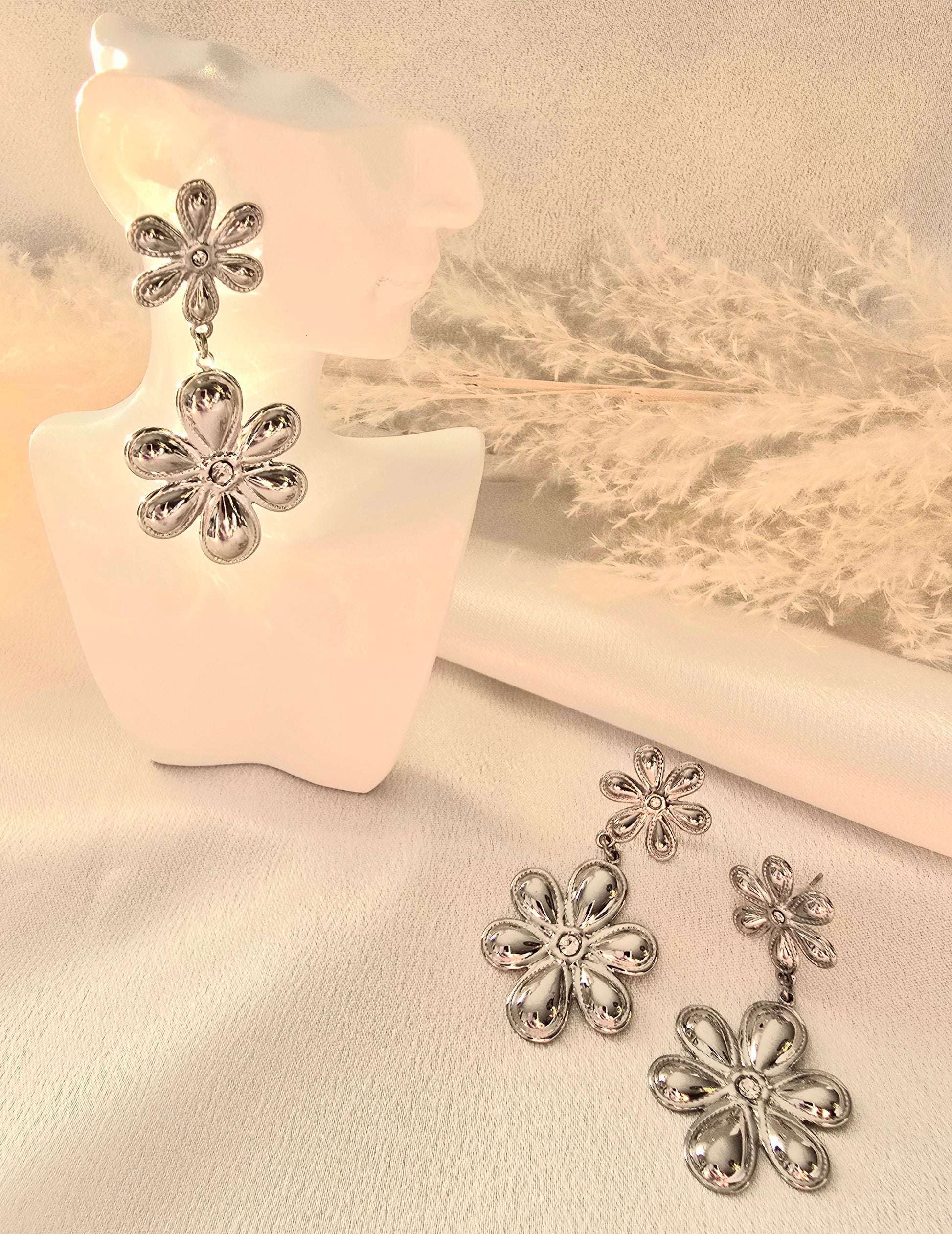 Boucles d'oreilles VIDA  - Fleurs Pendantes Strass Acier Inoxydable | Élégant Or et Ame Bijoux