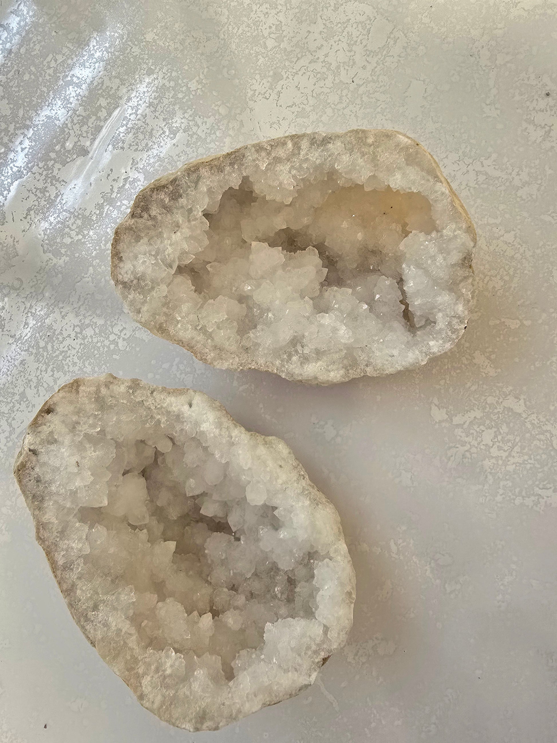 Demi-Géode de Cristal de Roche - 800g - Qualité Extra