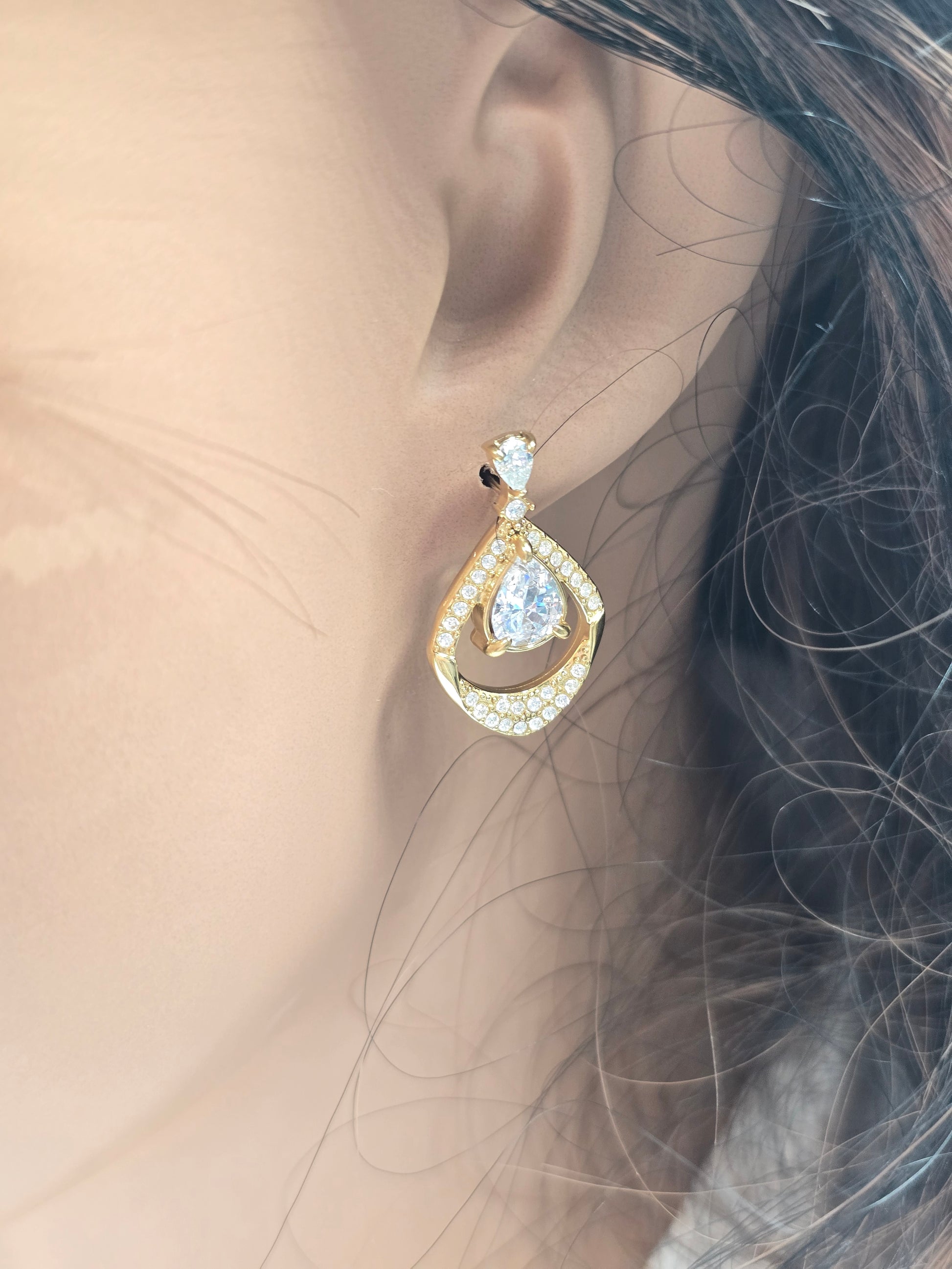 Boucles d'Oreilles Bora - Puces Zirconium Blanc Dorées - Élégance Discrète | Or et Âme