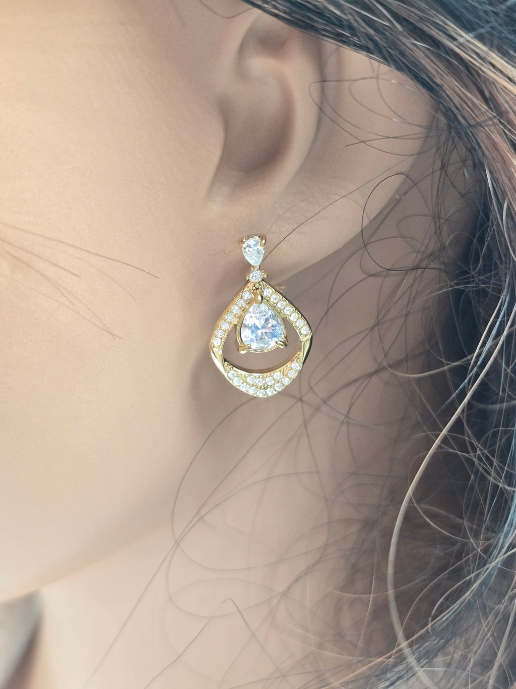 Boucles d'Oreilles Bora - Puces Zirconium Blanc Dorées - Élégance Discrète | Or et Âme