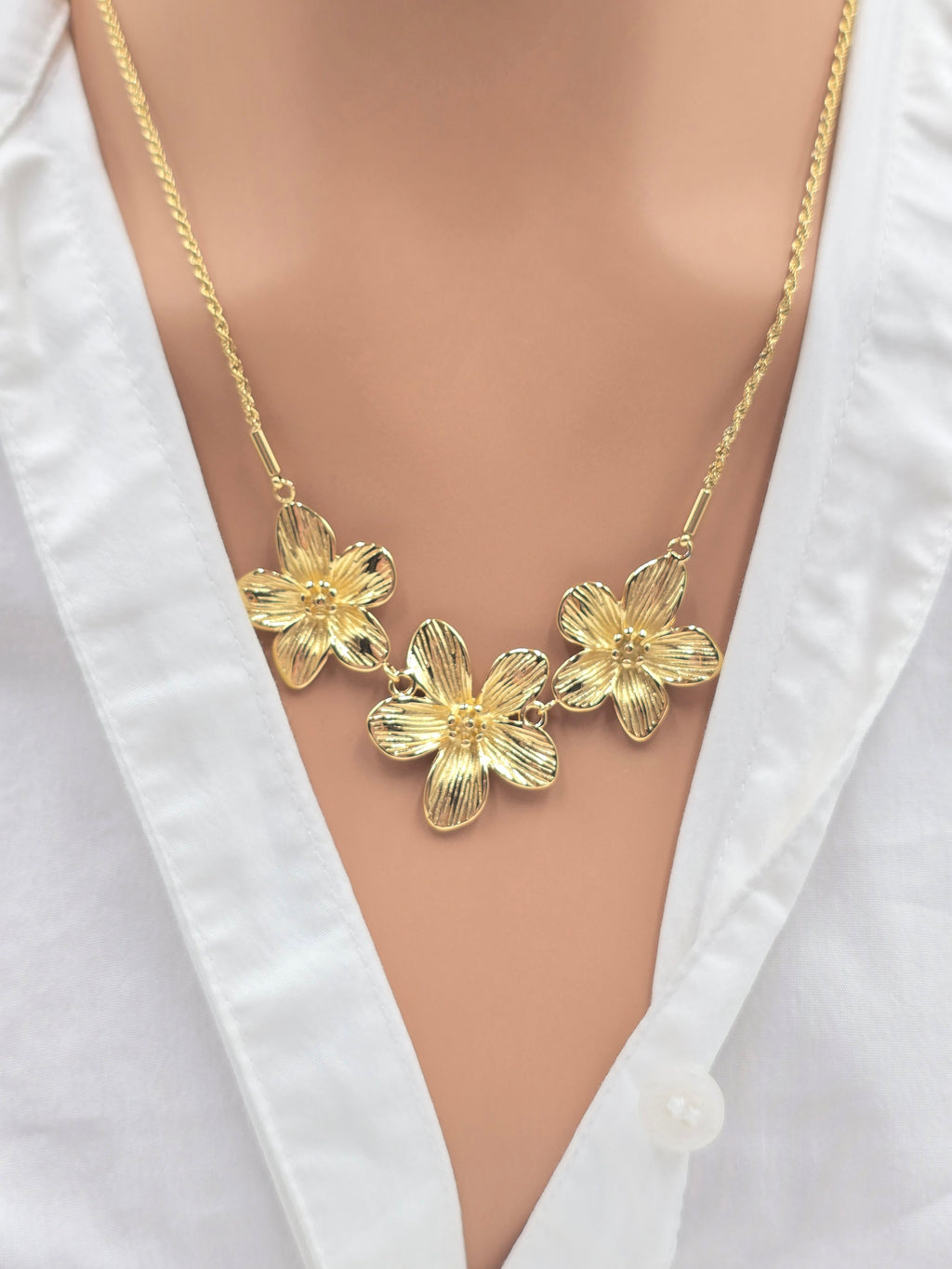 Collier Athena - Chaîne Dorée 3 Fleurs - Acier Inoxydable | Or et Âme Bijoux