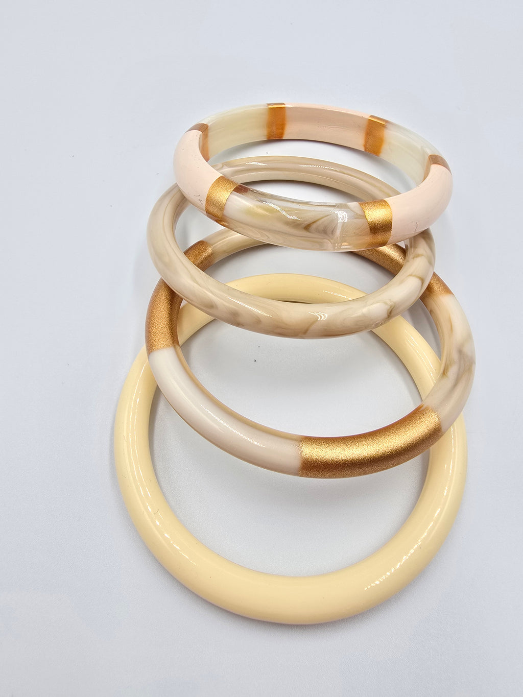 Bracelet NOEMIE - Jonc Résine Bicolore Blanc & Doré - Design Moderne