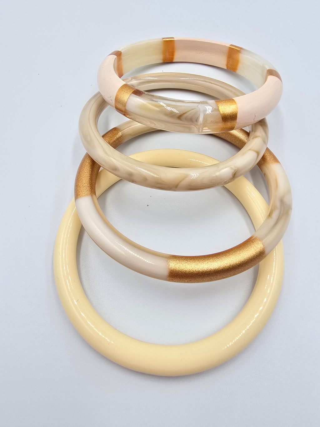 Bracelet NOEMIE - Jonc Résine Bicolore Blanc & Doré - Design Moderne