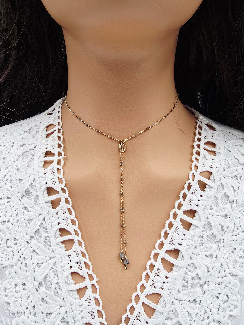 Collier Linda – Chaîne en Y Émaillée & Pierres Naturelles