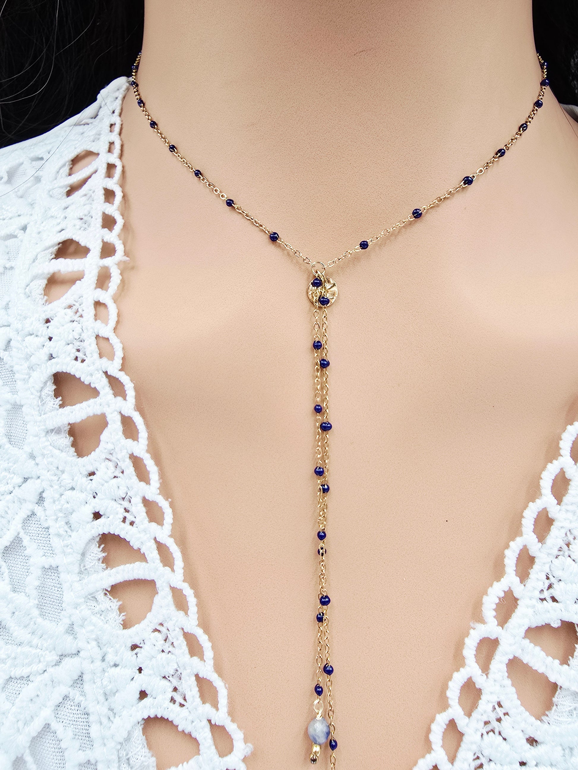 Collier Linda – Chaîne en Y Émaillée & Pierres Naturelles