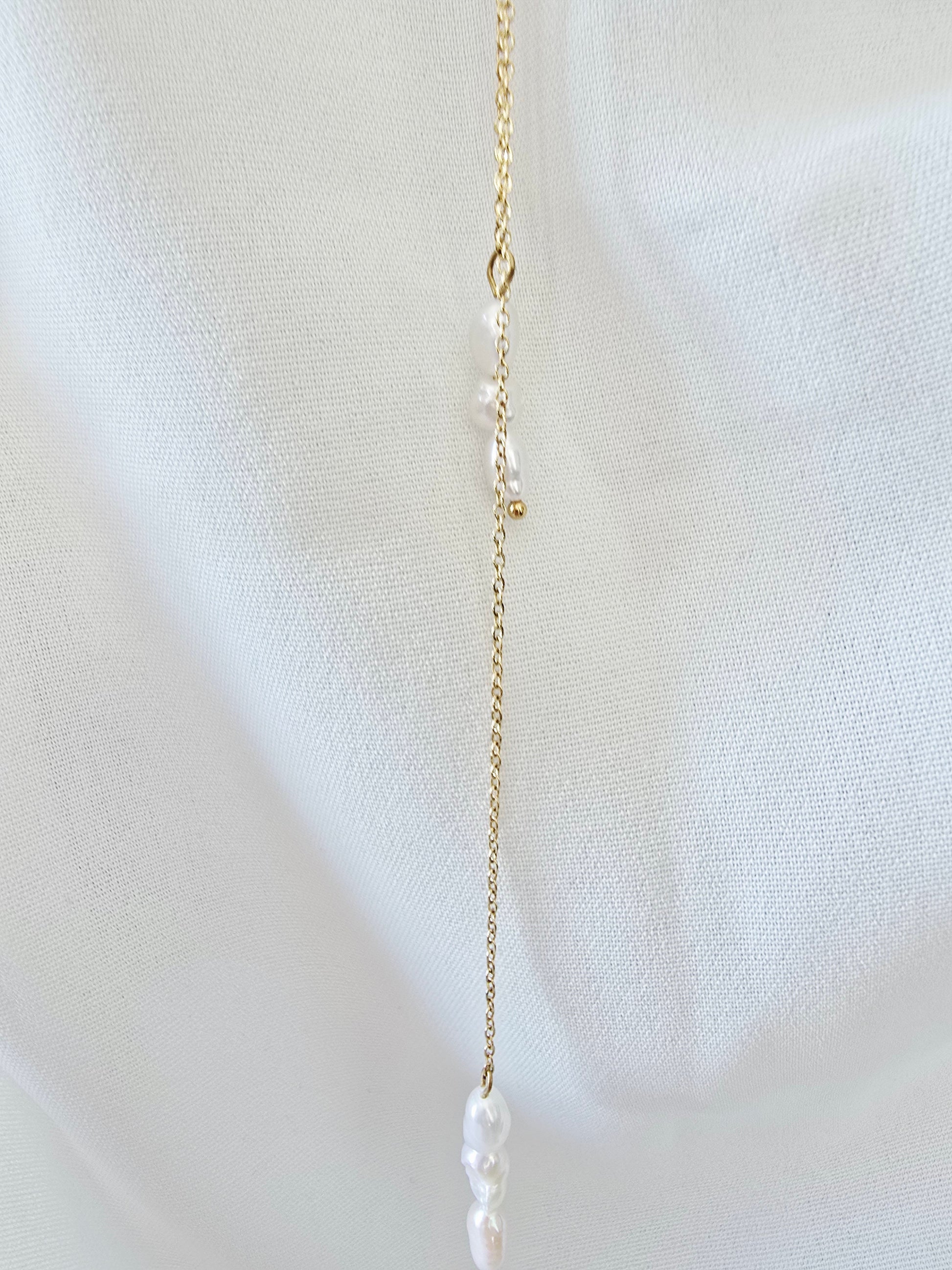 Chaîne de Dos ALINA — Triple Perles en Y | Or et Âme Bijoux