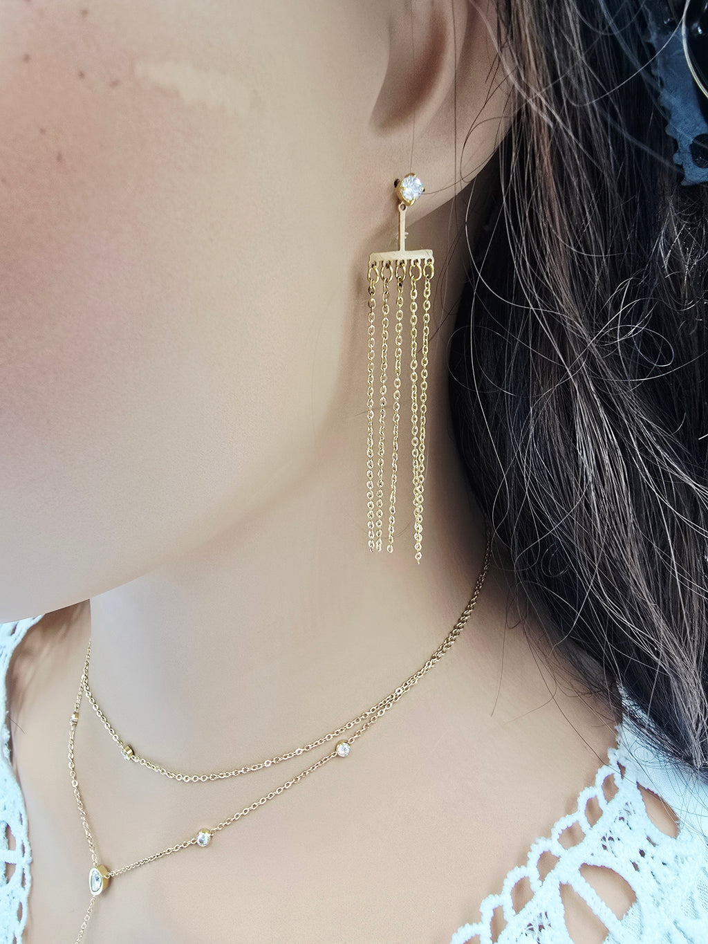 Boucles d'Oreilles DIVINA — Puces Strass & Chaînes Pendantes Dorées