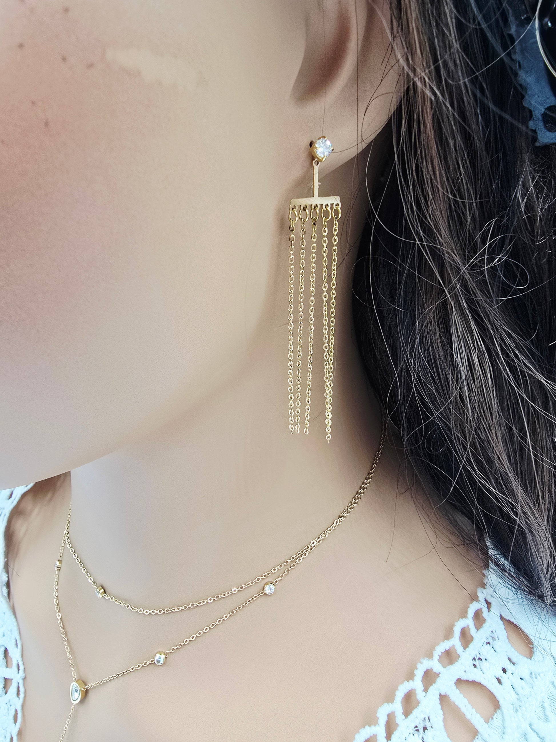 Boucles d'Oreilles DIVINA — Puces Strass & Chaînes Pendantes Dorées