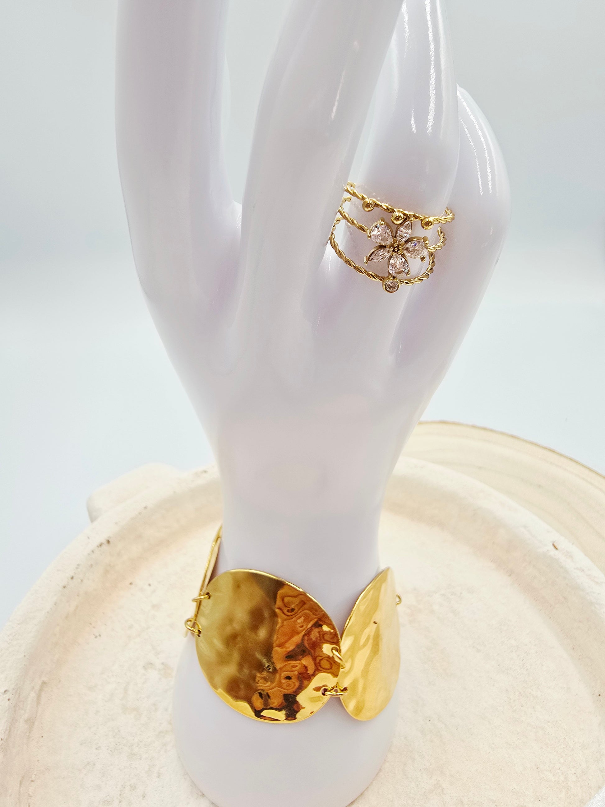 Bague Maya – 3 Anneaux Torsadés & Fleur de Zirconium