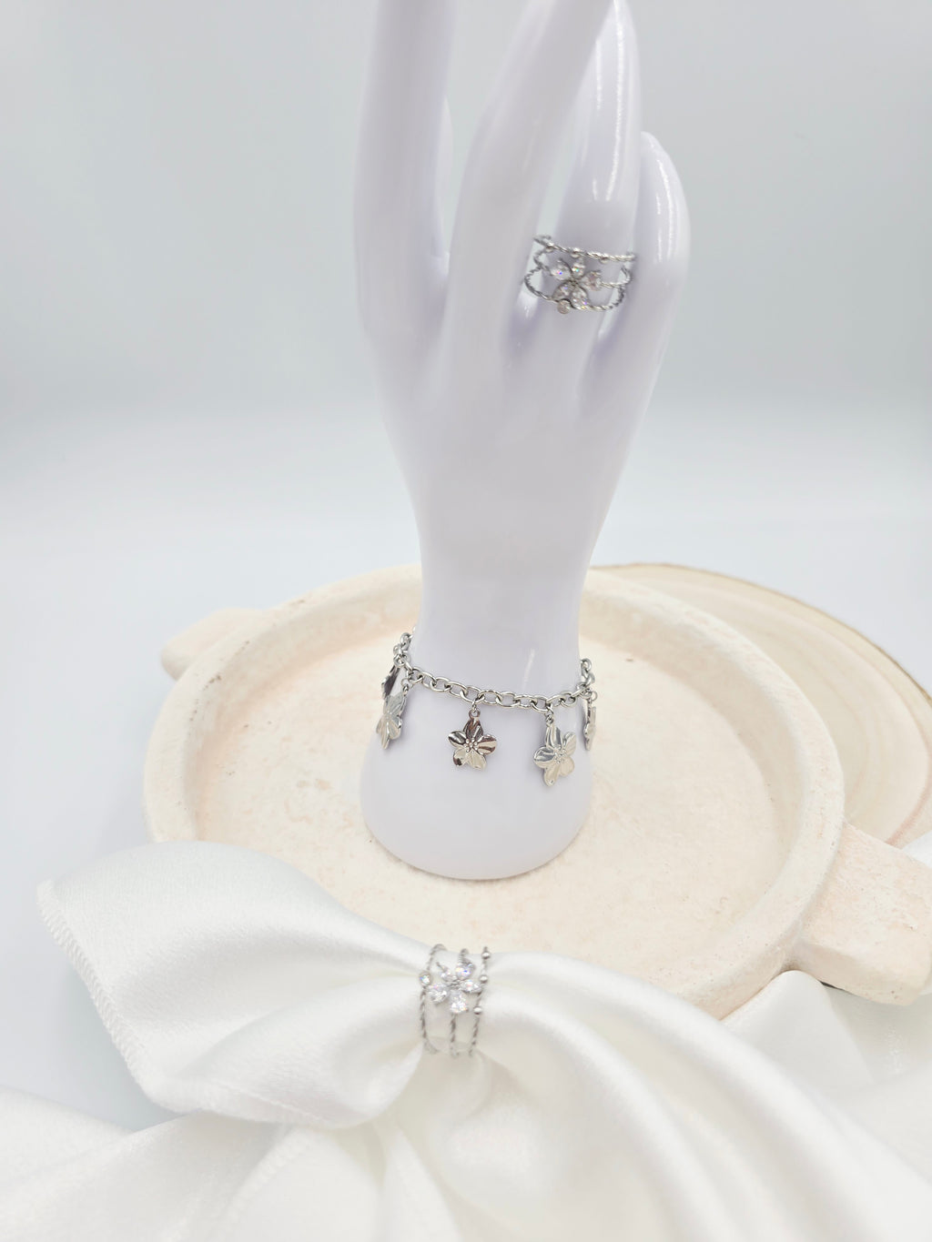 Bracelet Flora – Chaîne Pampilles Fleurs Sculptées- doré ou argenté