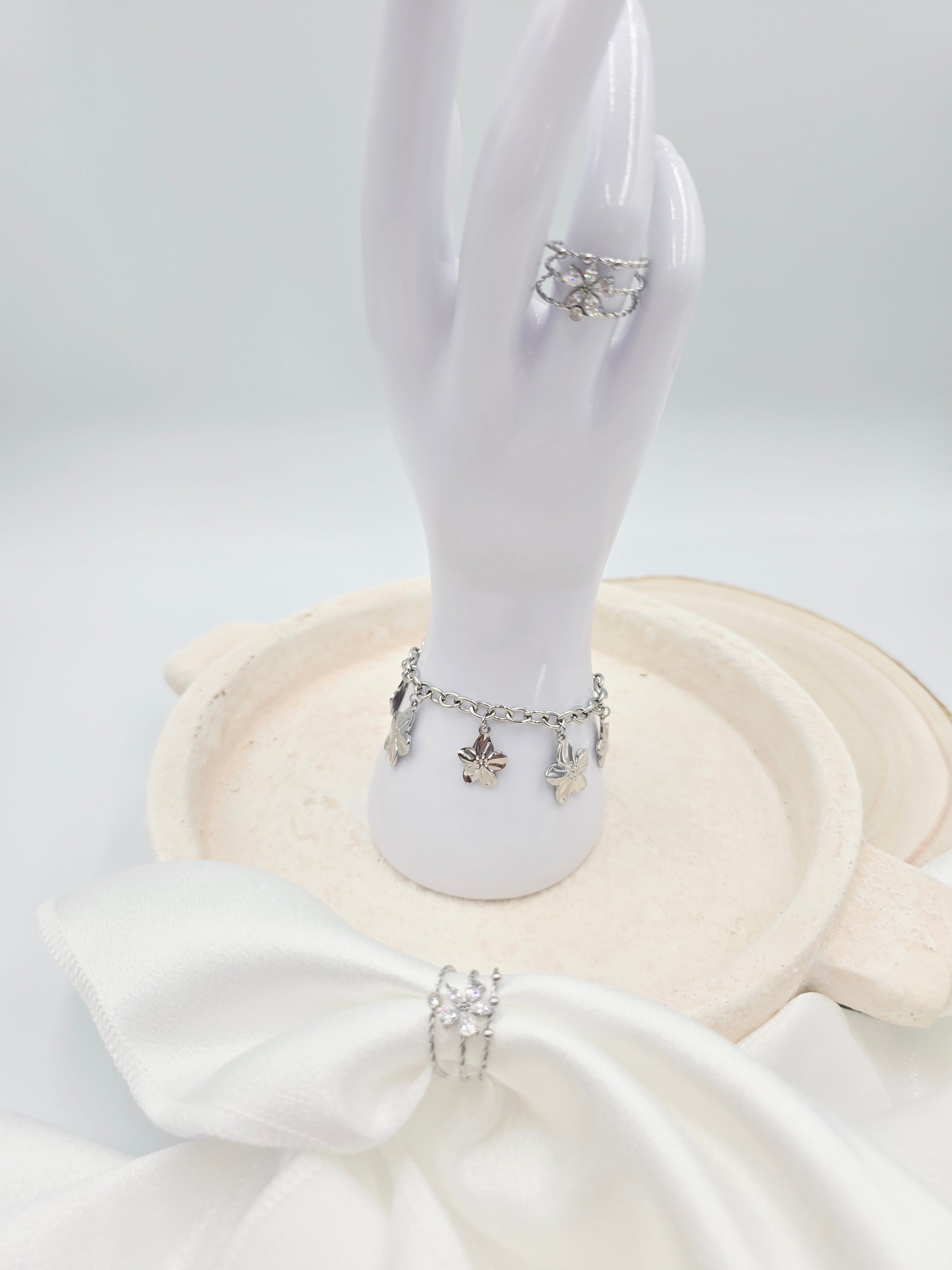 Bracelet Flora – Chaîne Pampilles Fleurs Sculptées- doré ou argenté