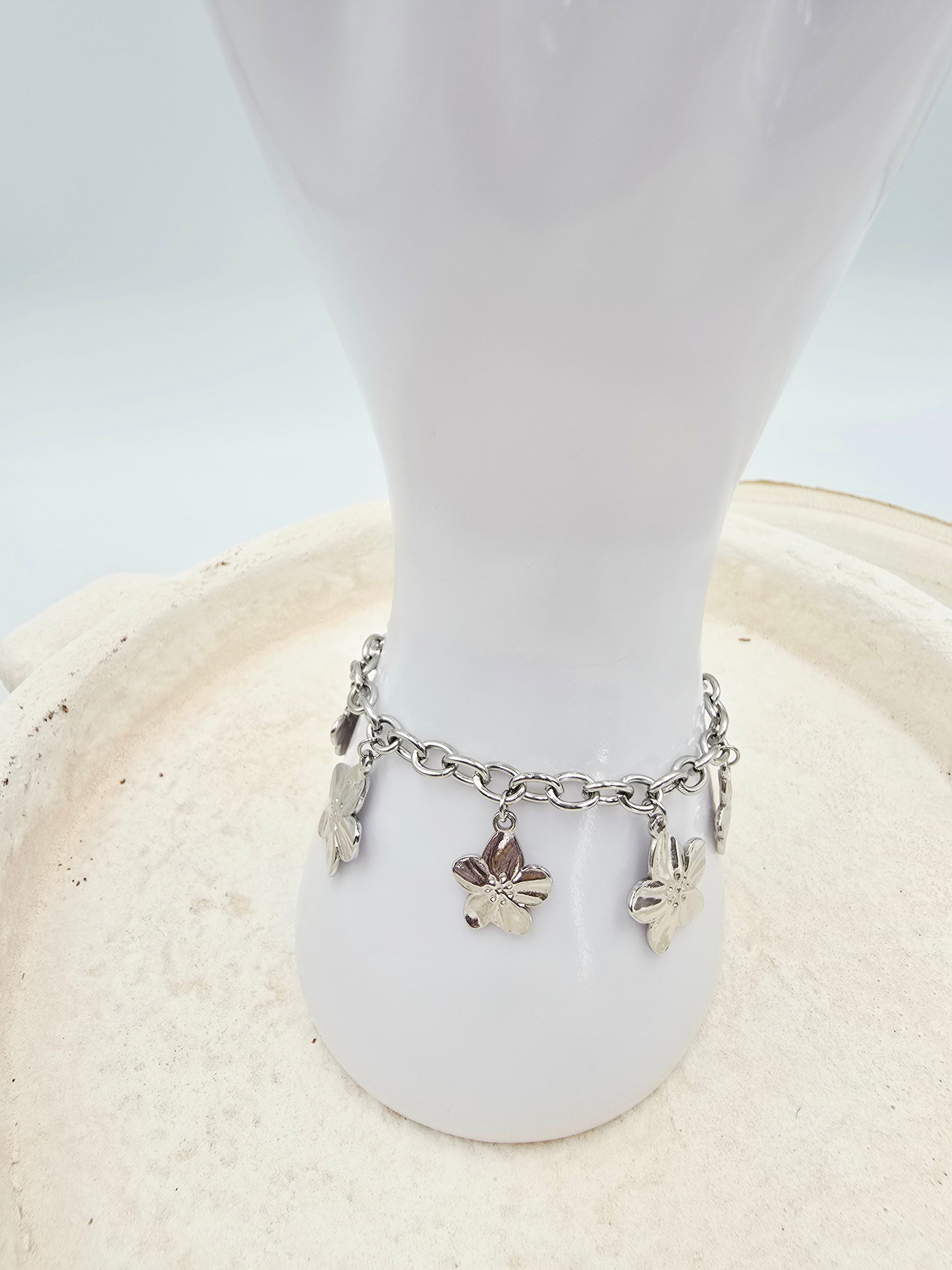 Bracelet Flora – Chaîne Pampilles Fleurs Sculptées- doré ou argenté