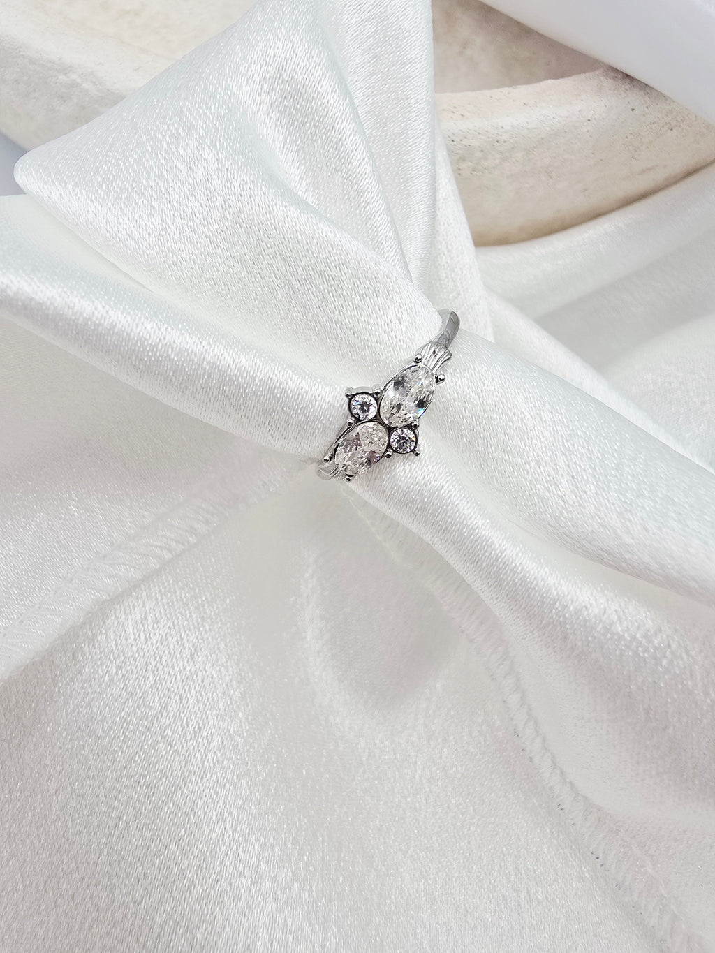 Bague BELLY – Strass Ovales & Ronds Dorée Ajustable