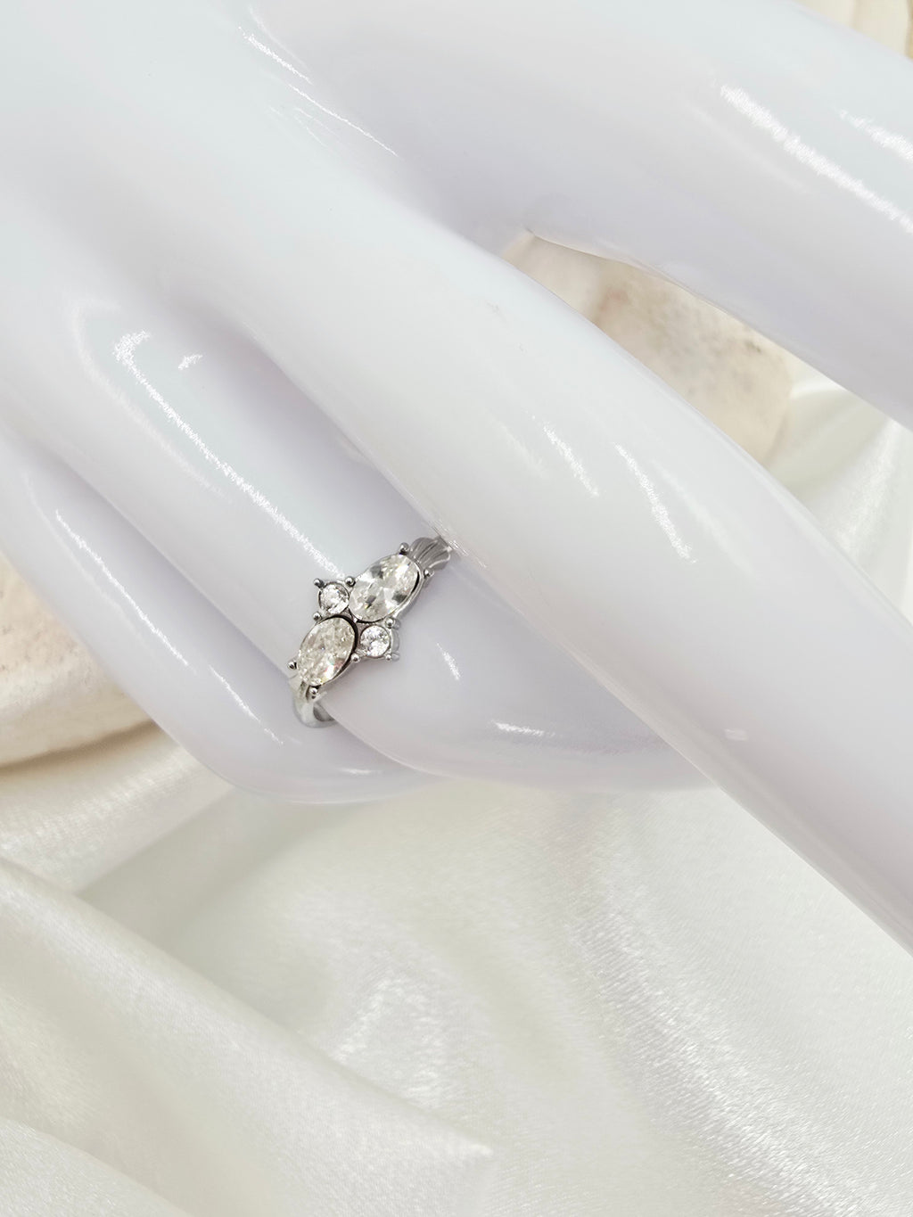 Bague BELLY – Strass Ovales & Ronds Dorée Ajustable