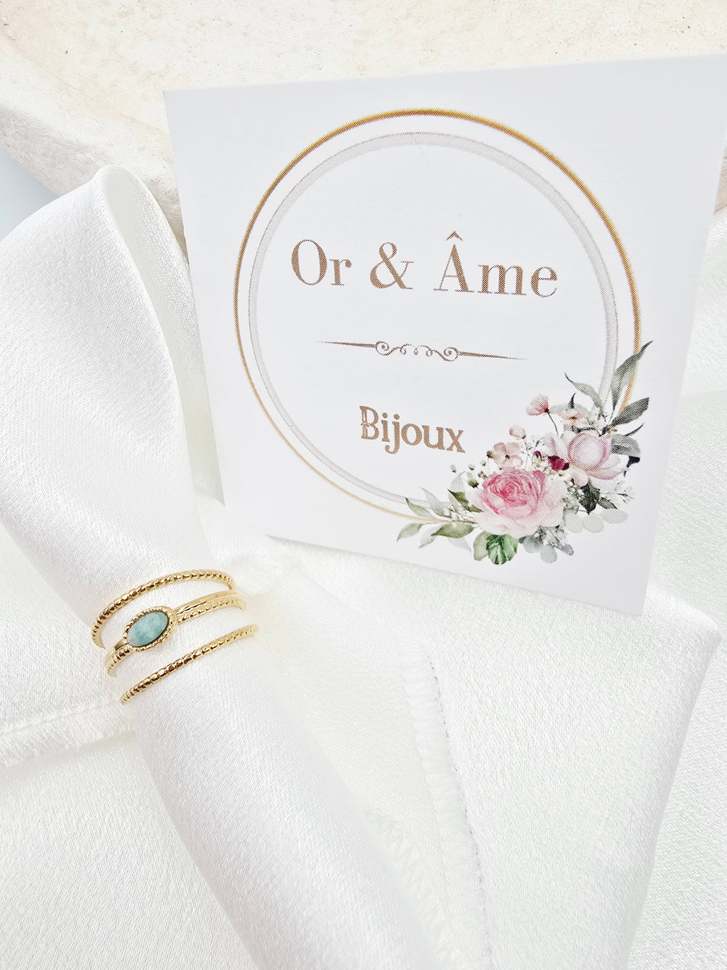 Bague Elisa – 3 Anneaux Striés & Pierre Naturelle Ovale