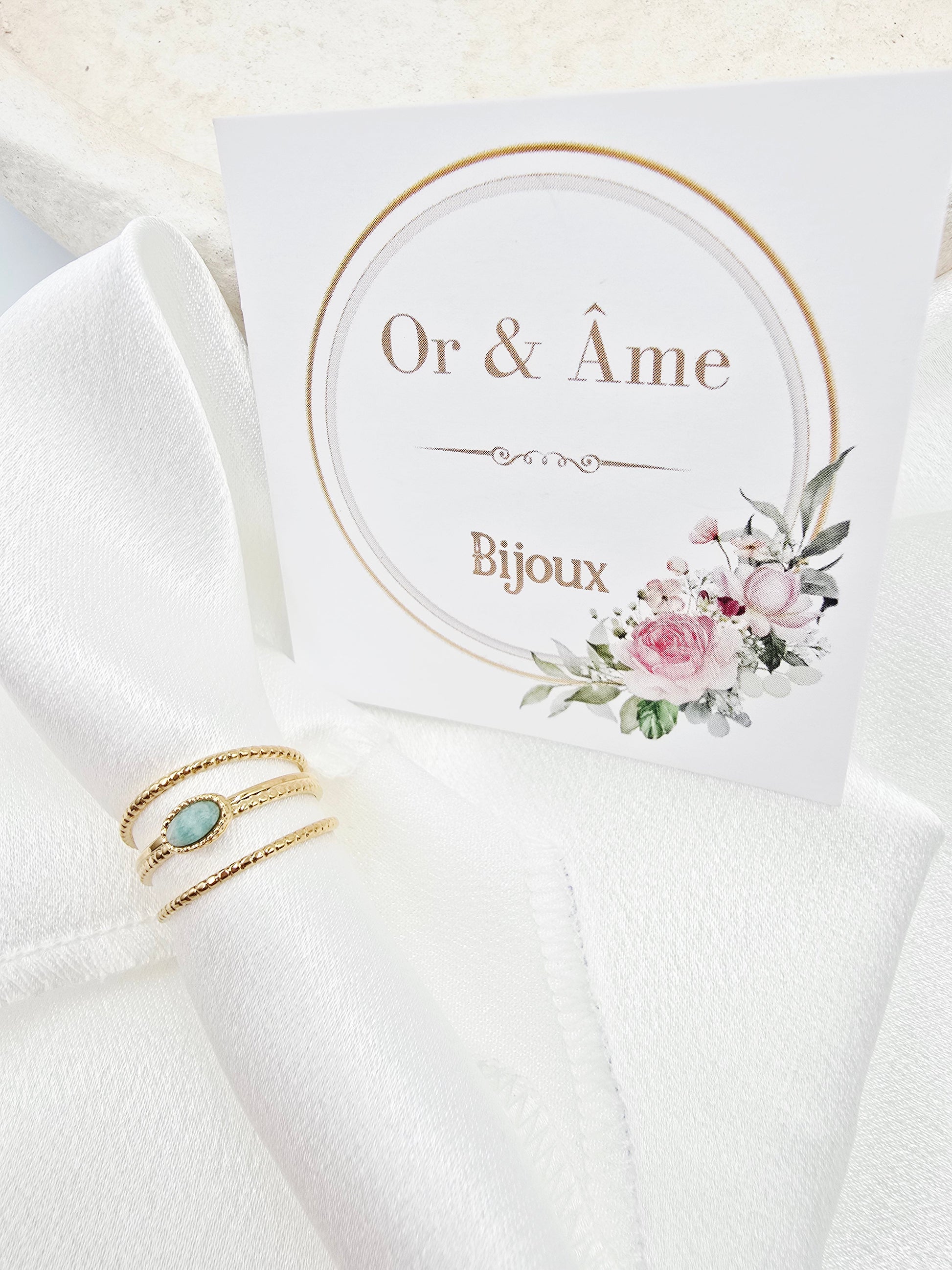 Bague Elisa – 3 Anneaux Striés & Pierre Naturelle Ovale