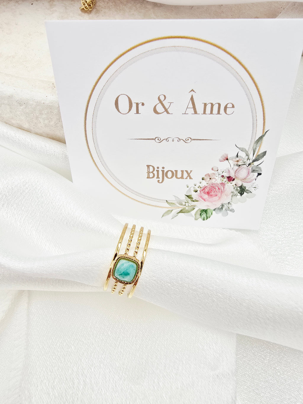 Bague Amaé – 4 Rangs & Pierre Naturelle Carrée