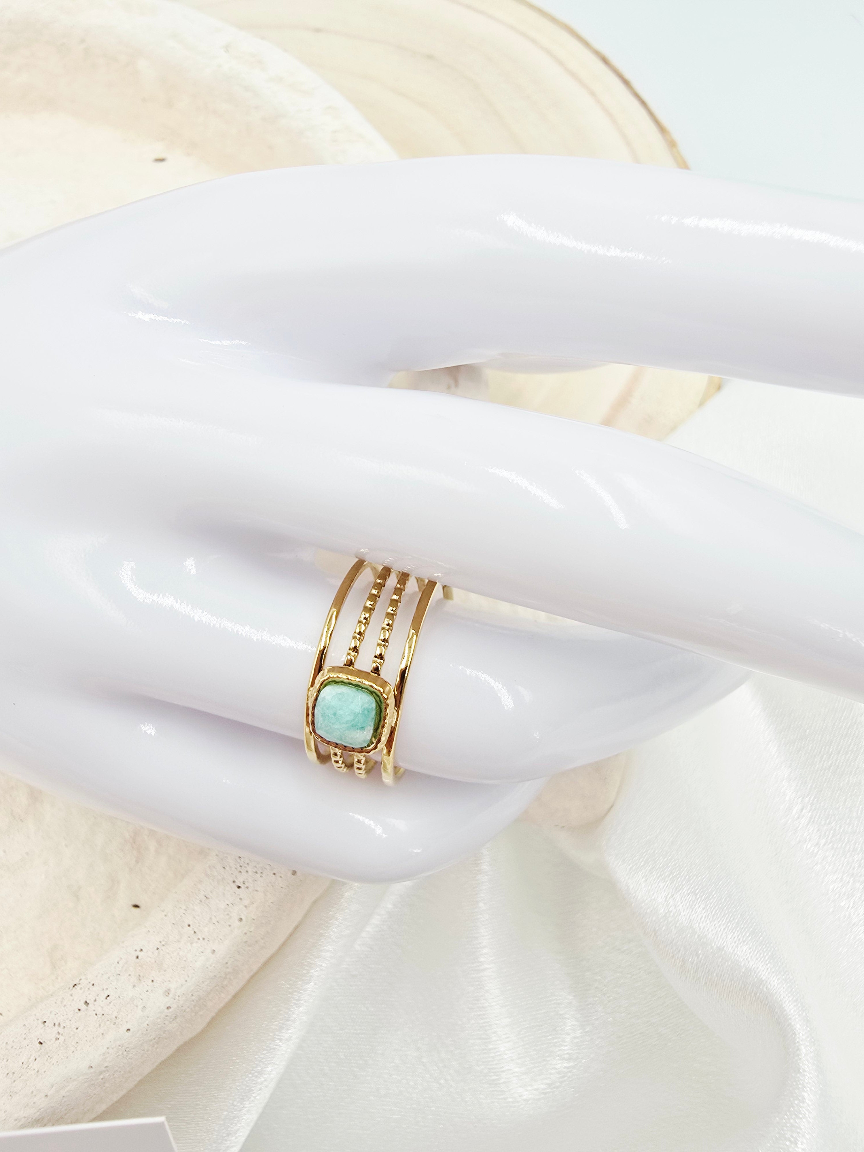 Bague Amaé – 4 Rangs & Pierre Naturelle Carrée