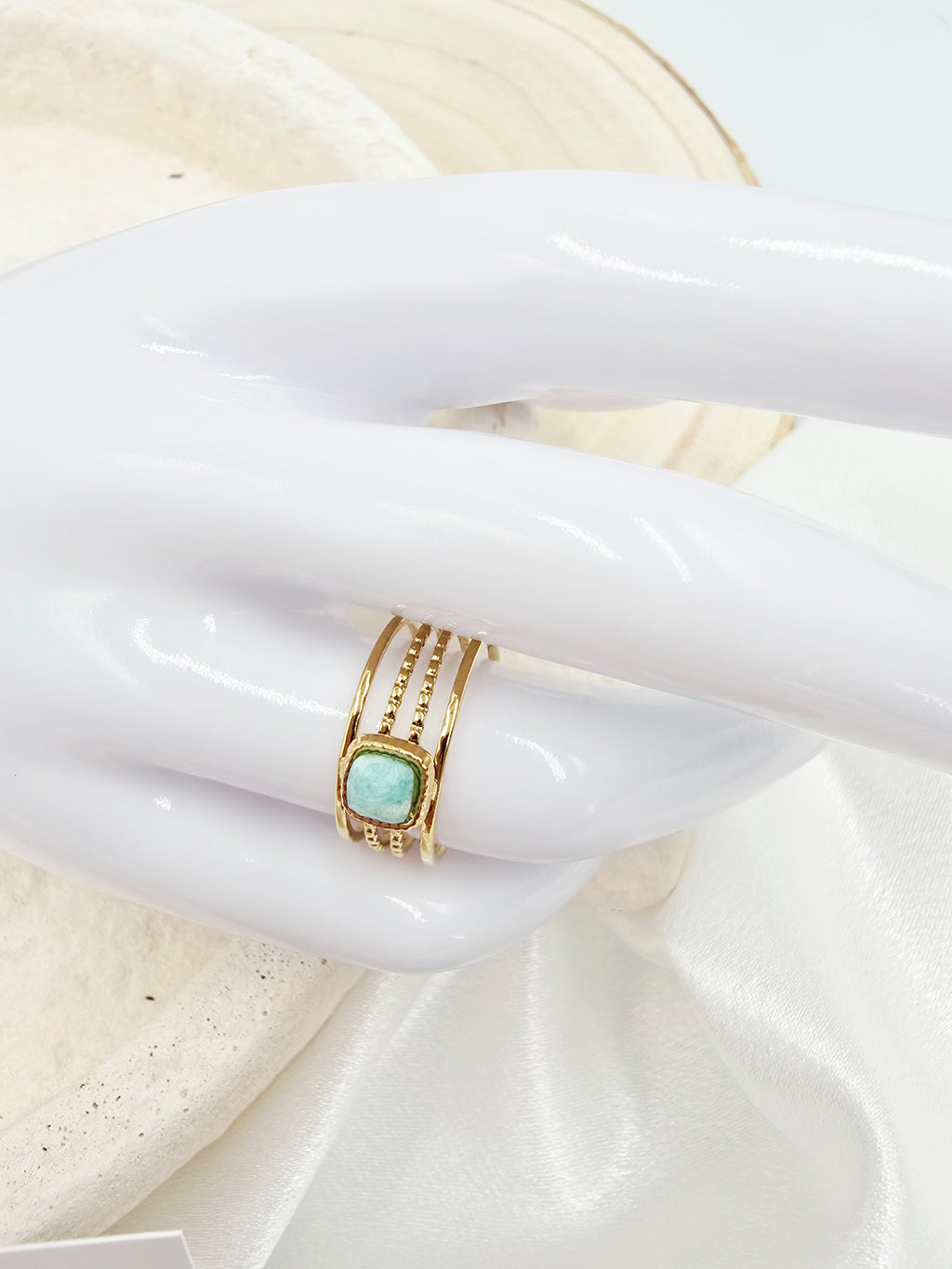 Bague Amaé – 4 Rangs & Pierre Naturelle Carrée