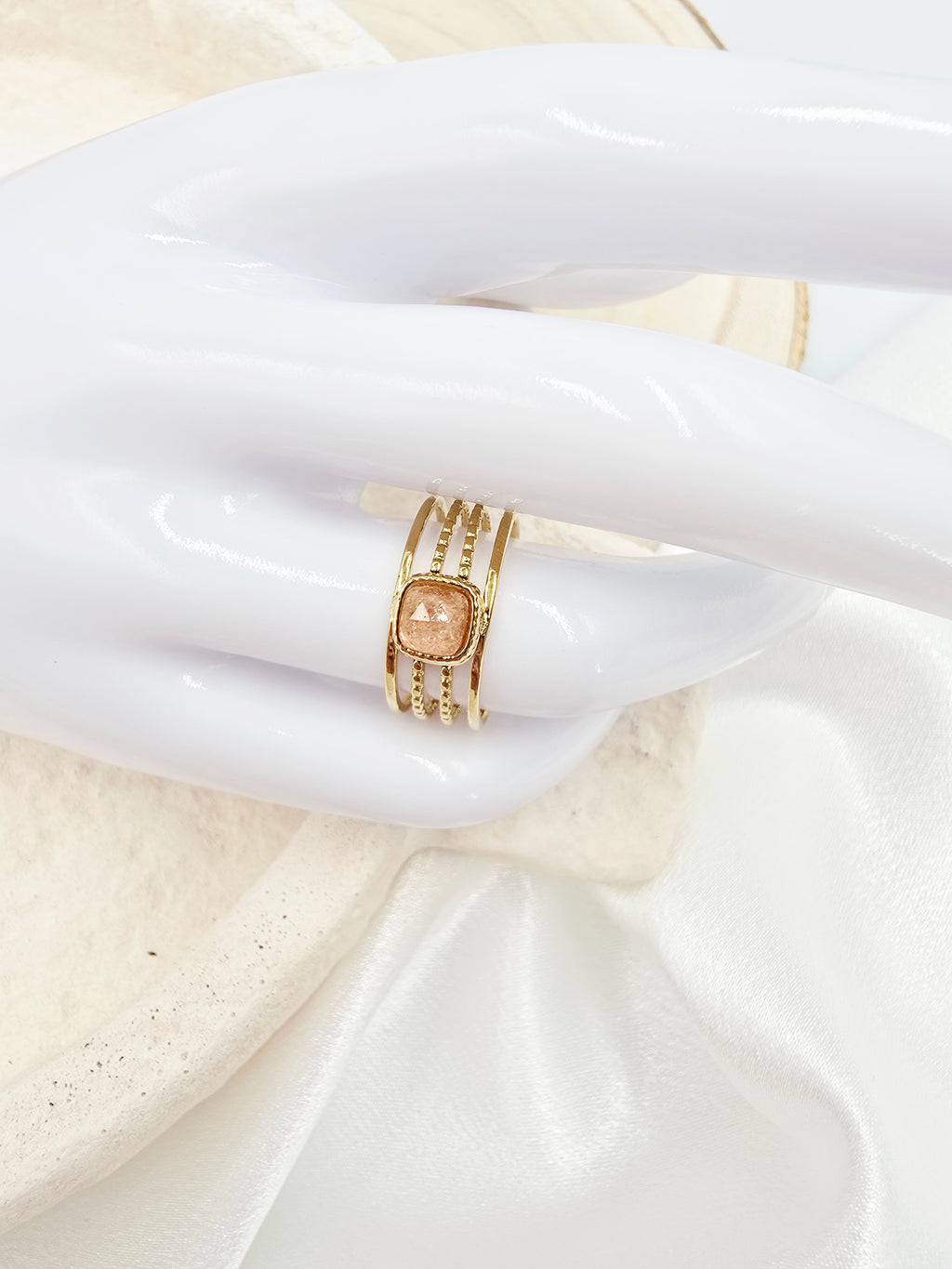 Bague Amaé – 4 Rangs & Pierre Naturelle Carrée