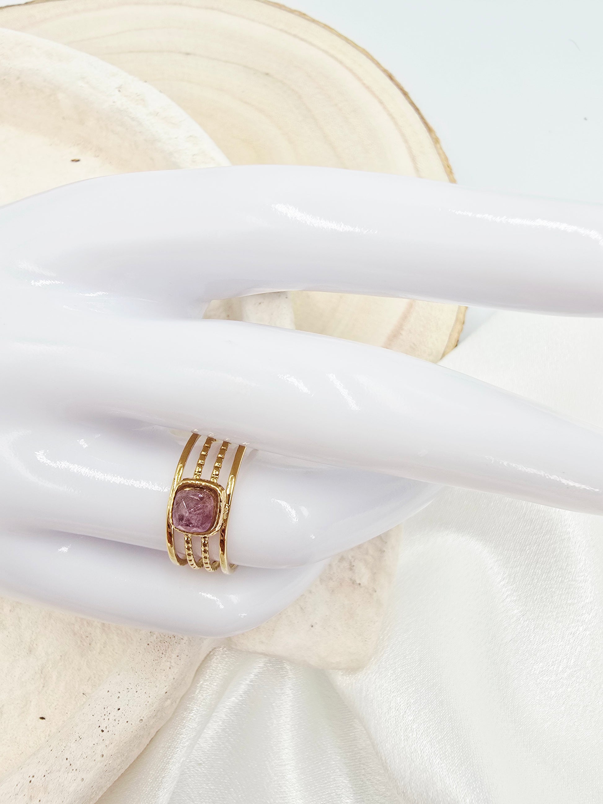 Bague Amaé – 4 Rangs & Pierre Naturelle Carrée