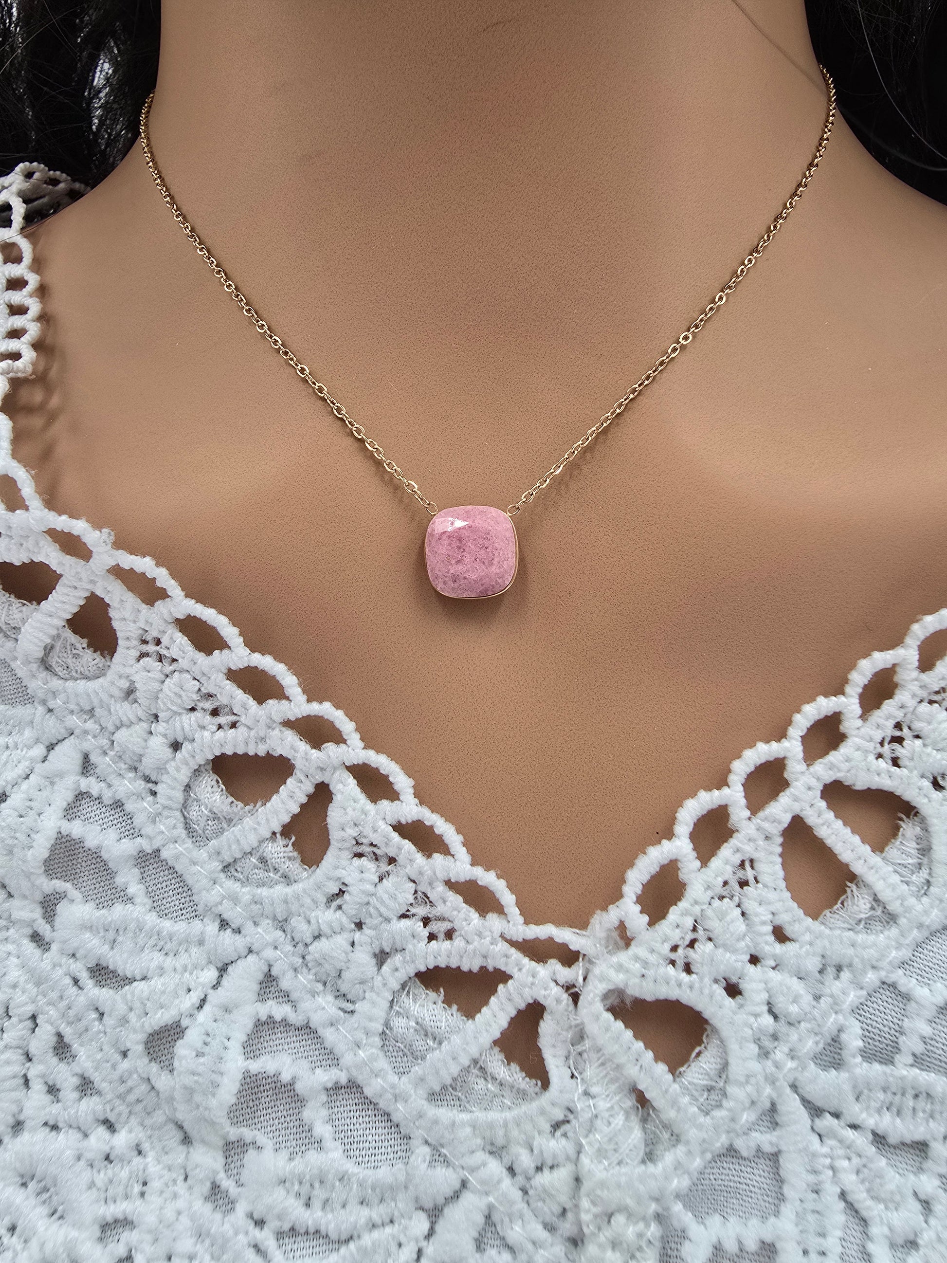 Collier ESMÉE | Pierre Naturelle Rhodonite ou Améthyste | Acier Inoxydable Doré | Or et Âme Bijoux