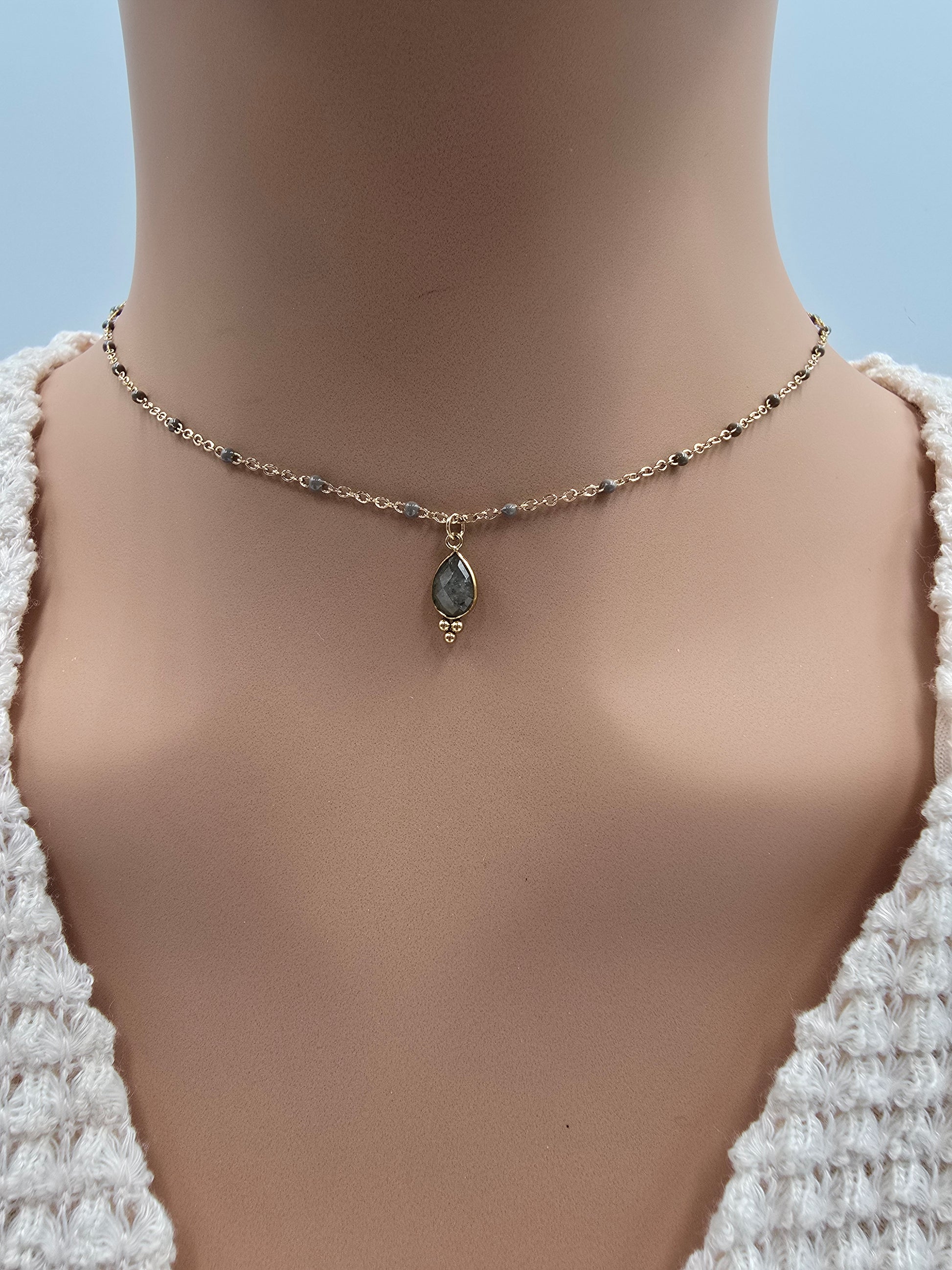 Collier ESTELINE – Agate Blanche, Amazonite, Labradorite ou Améthyste
