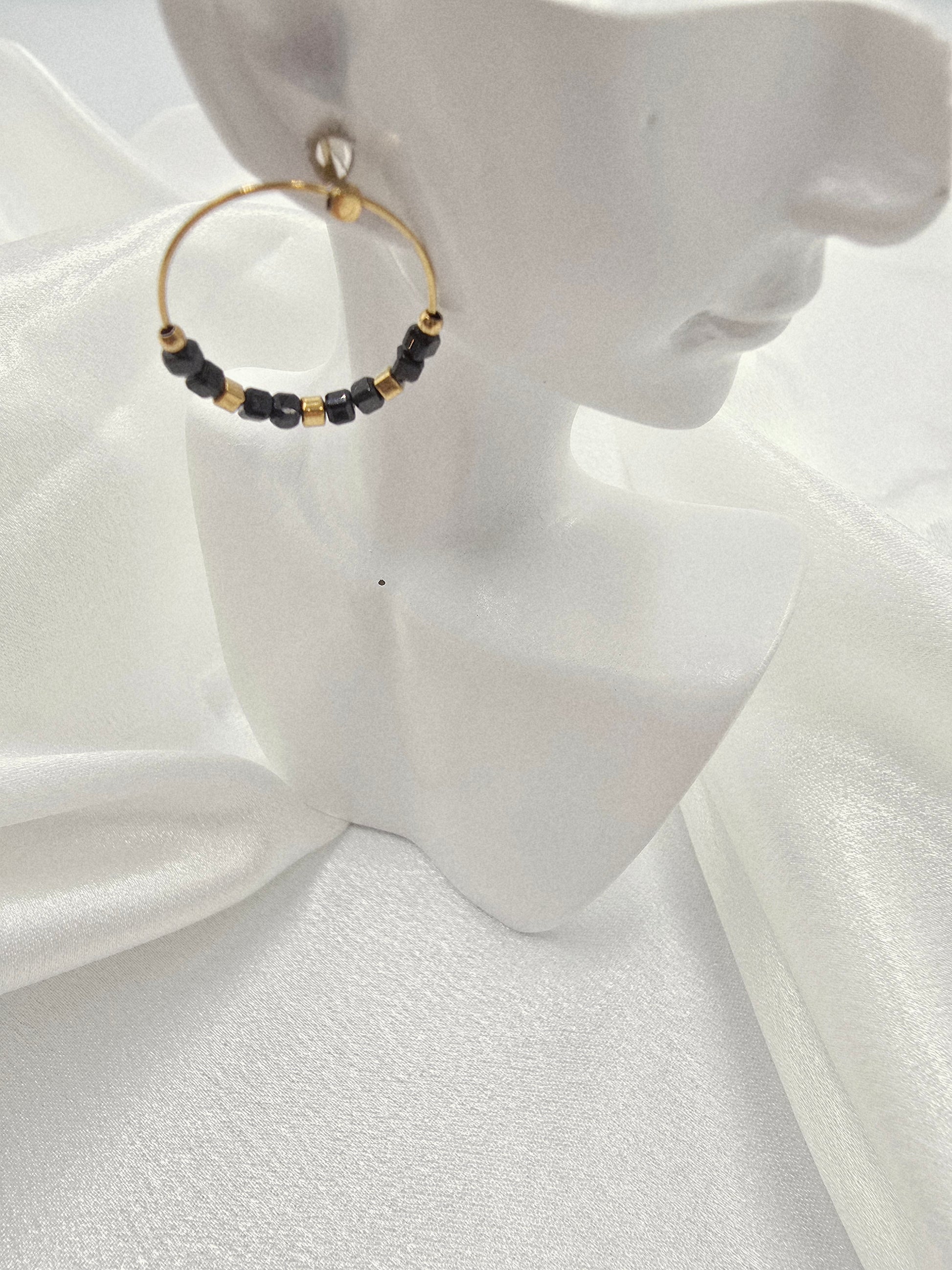 Créoles TIDJI – Onyx Noir ou Tourmaline Colorée