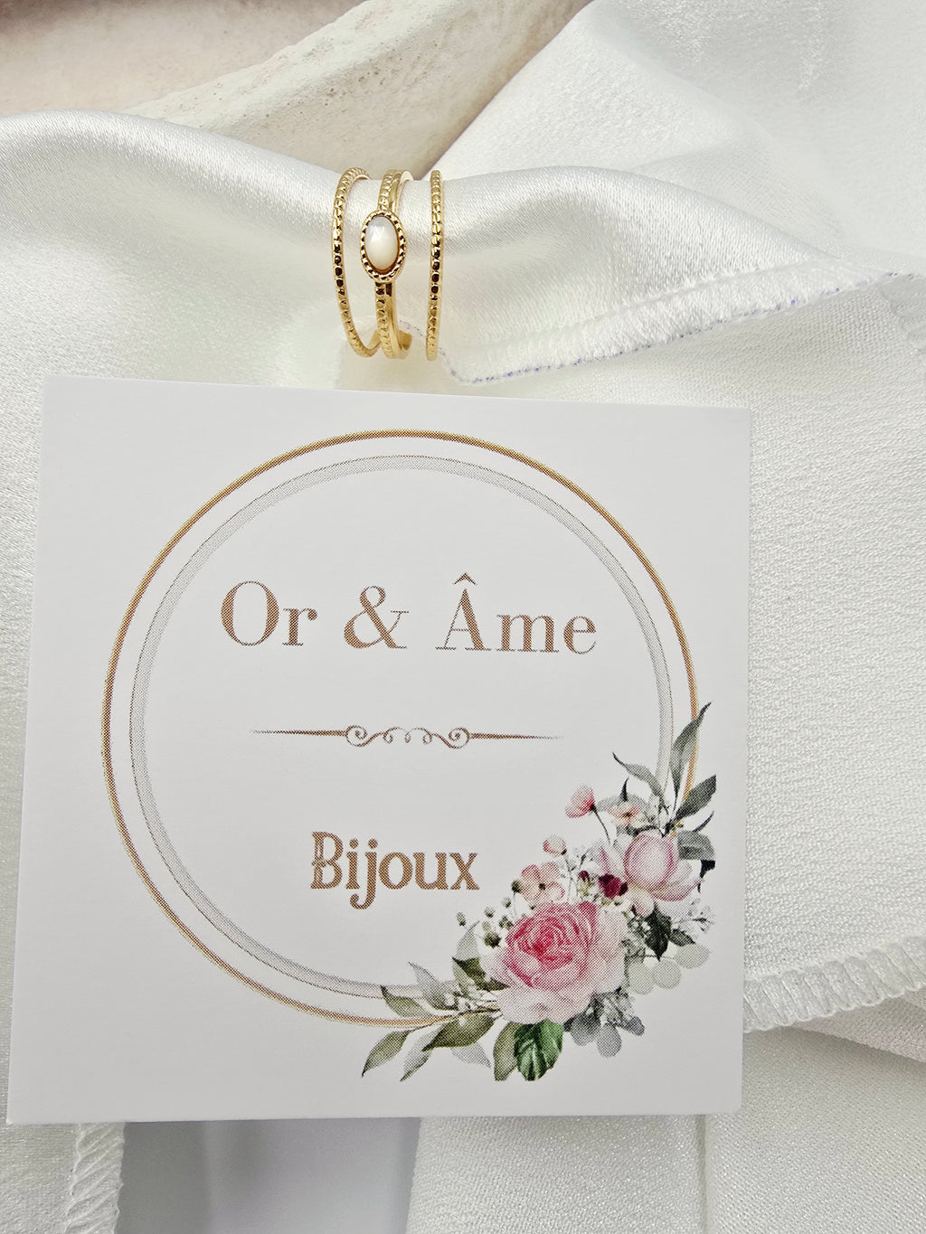 Bague Elisa – 3 Anneaux Striés & Pierre Naturelle Ovale