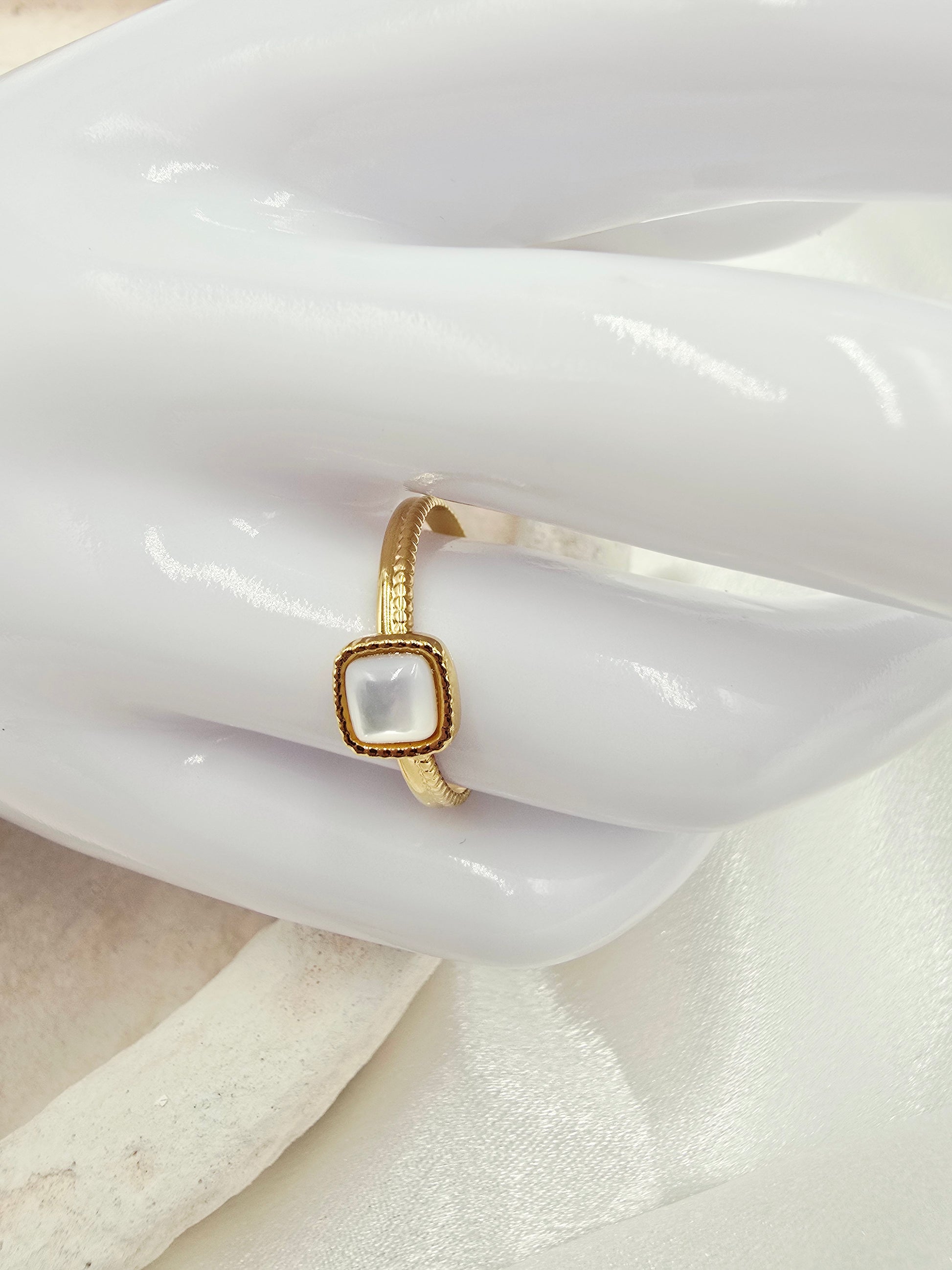 Bague KANEL – Améthyste, Onyx ou Nacre