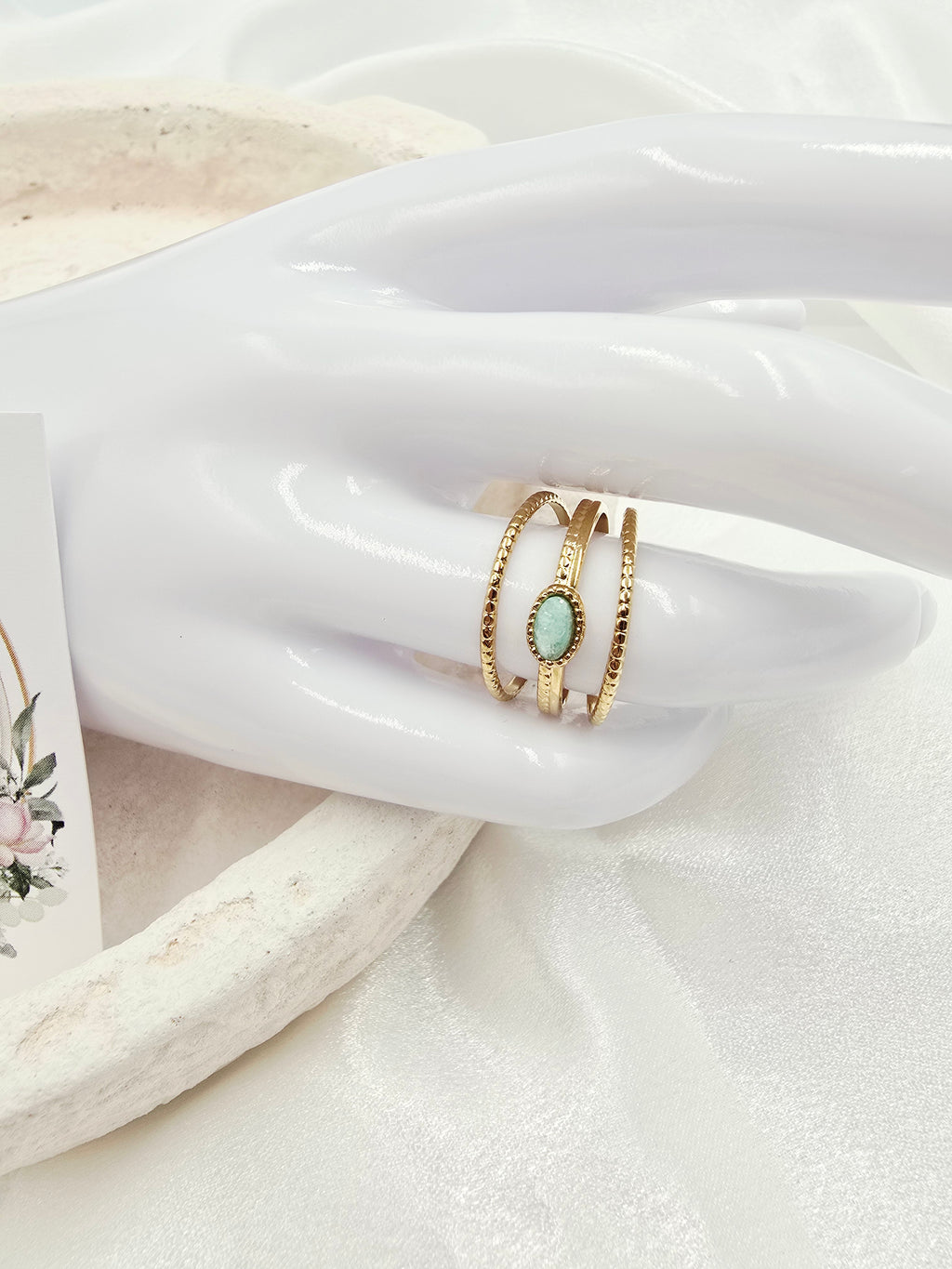 Bague Elisa – 3 Anneaux Striés & Pierre Naturelle Ovale