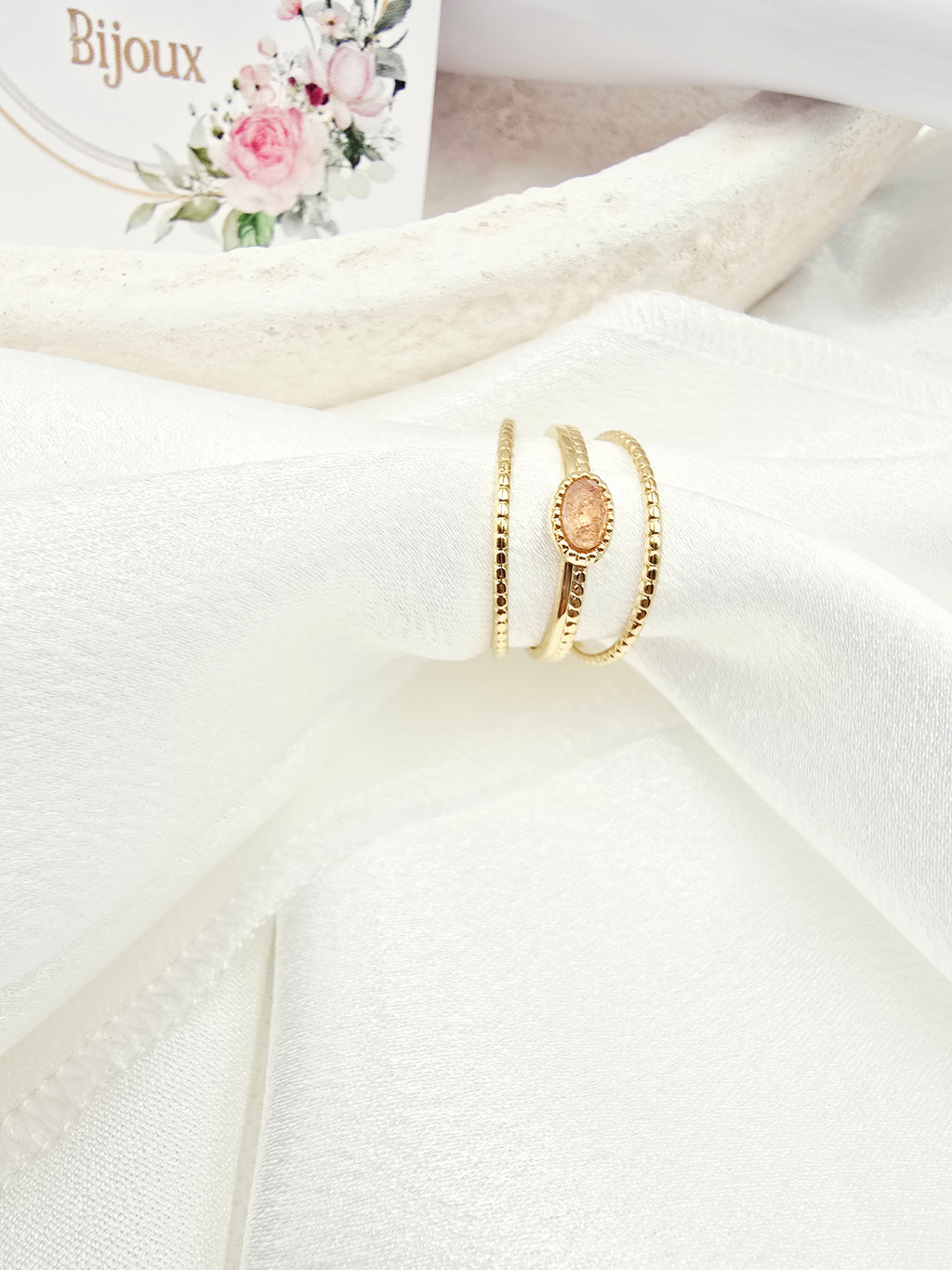 Bague Elisa – 3 Anneaux Striés & Pierre Naturelle Ovale