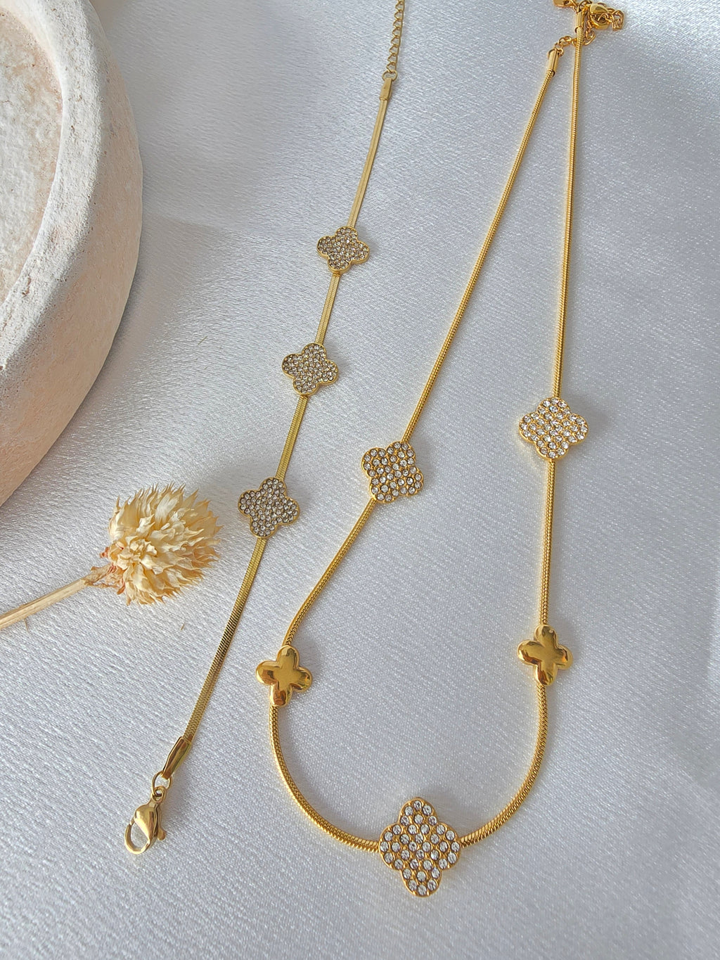 Bracelet Mila — Trèfles Pavés Dorés
