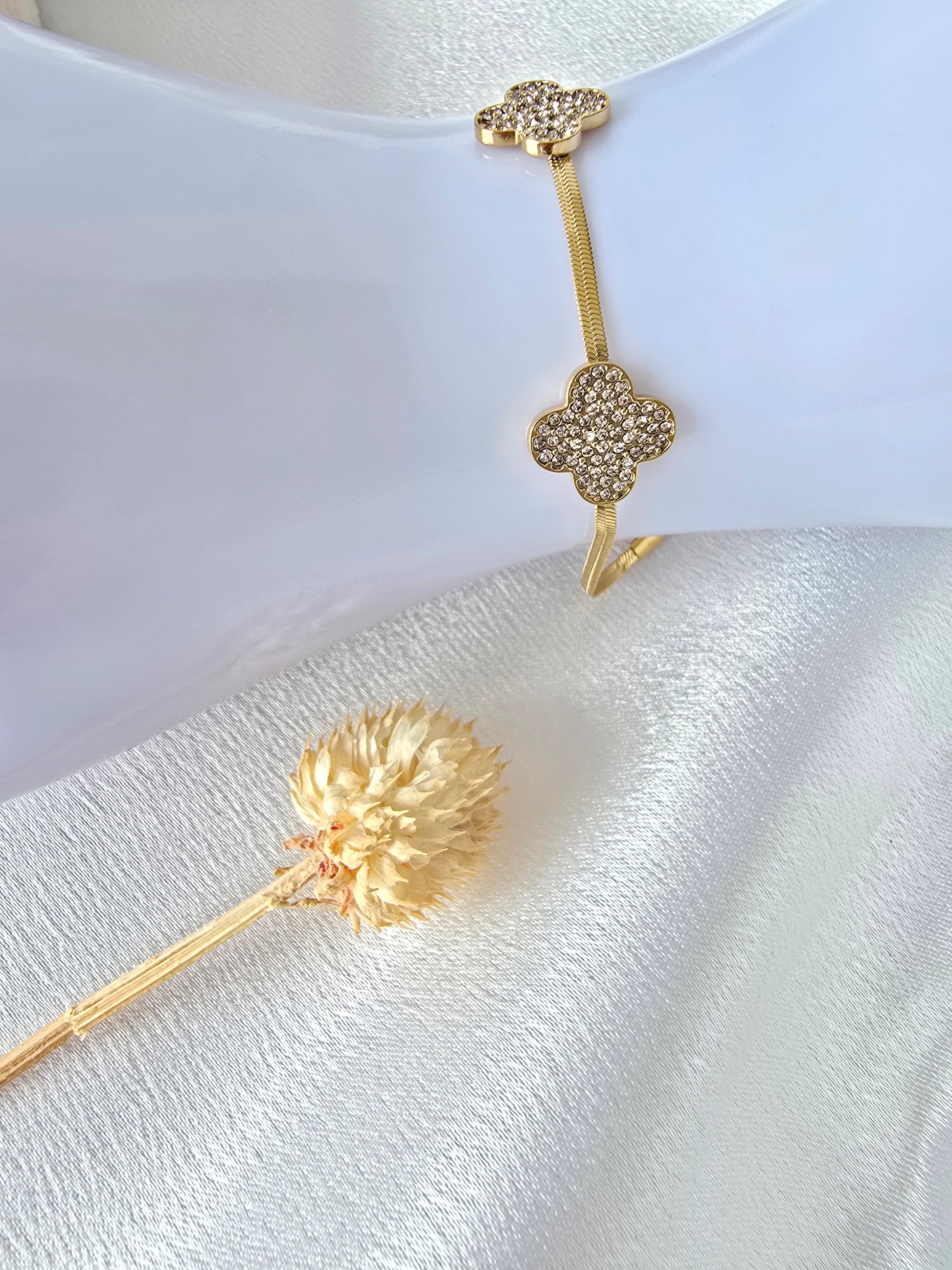 Bracelet Mila — Trèfles Pavés Dorés