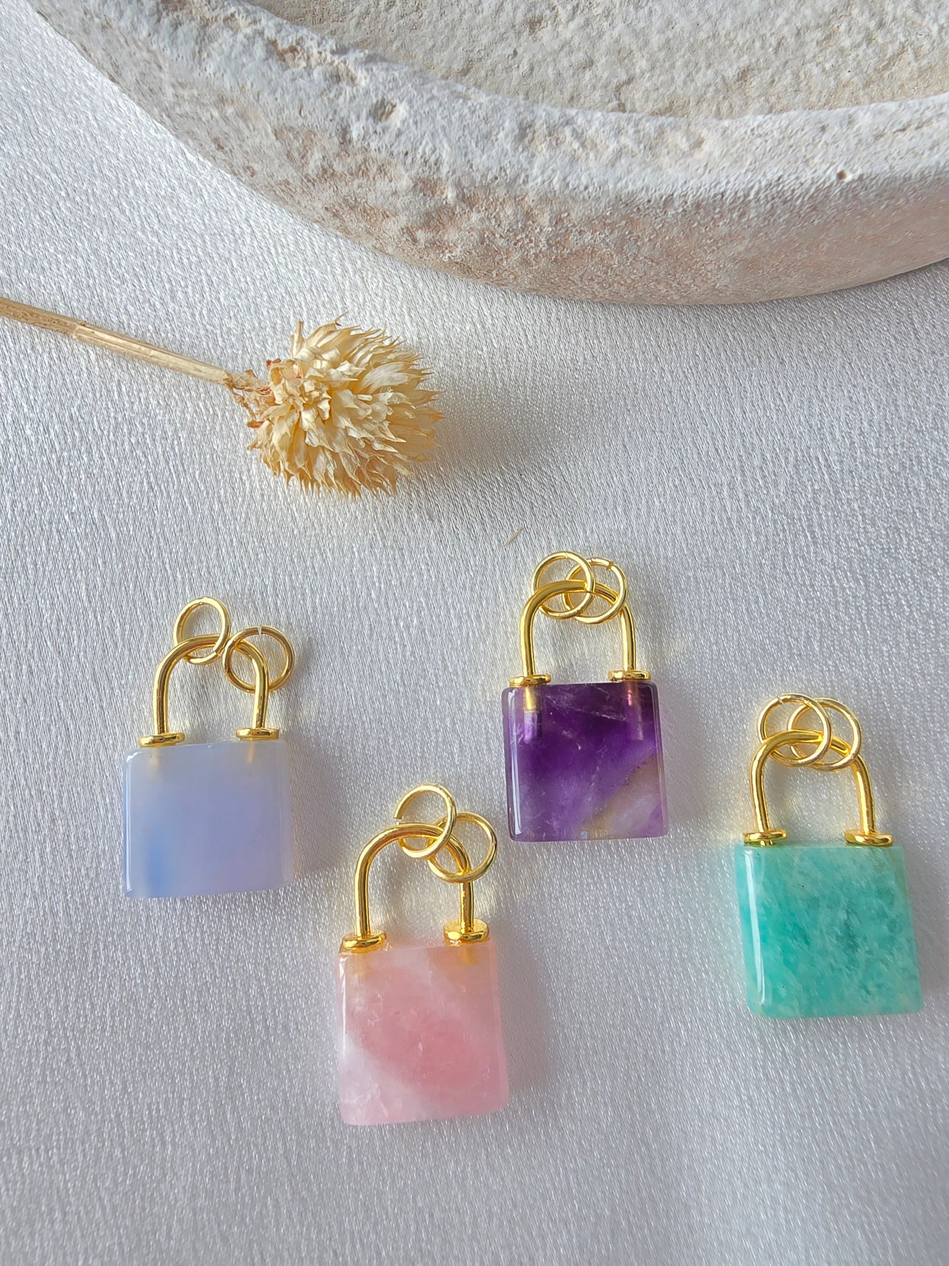 Pendentif Cadenas Pierre Naturelle – Améthyste, Quartz Rose, Amazonite ou Calcédoine