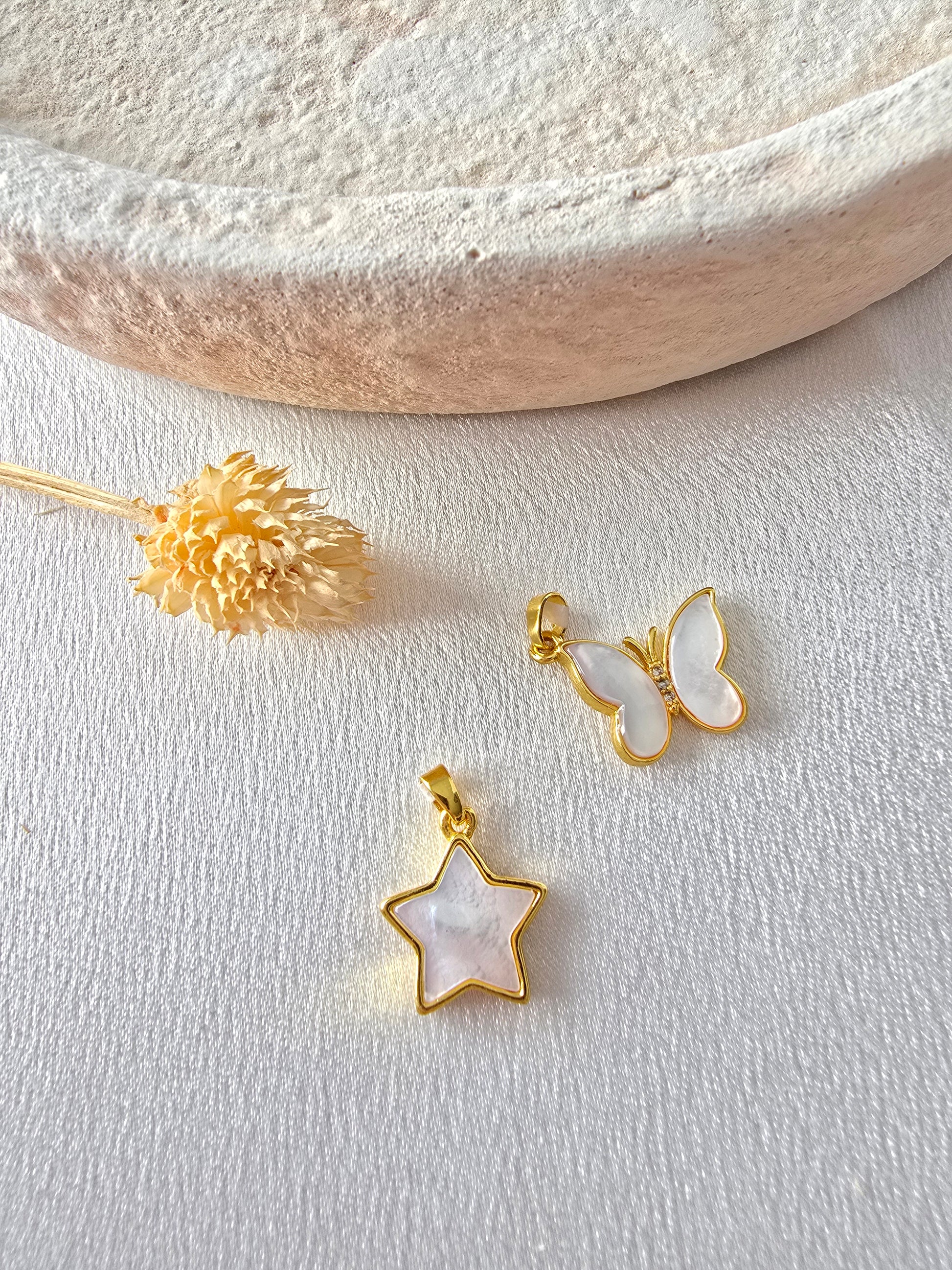 Pendentif Nacre & Acier Doré – Papillon ou Étoile | Bijou Lumineux