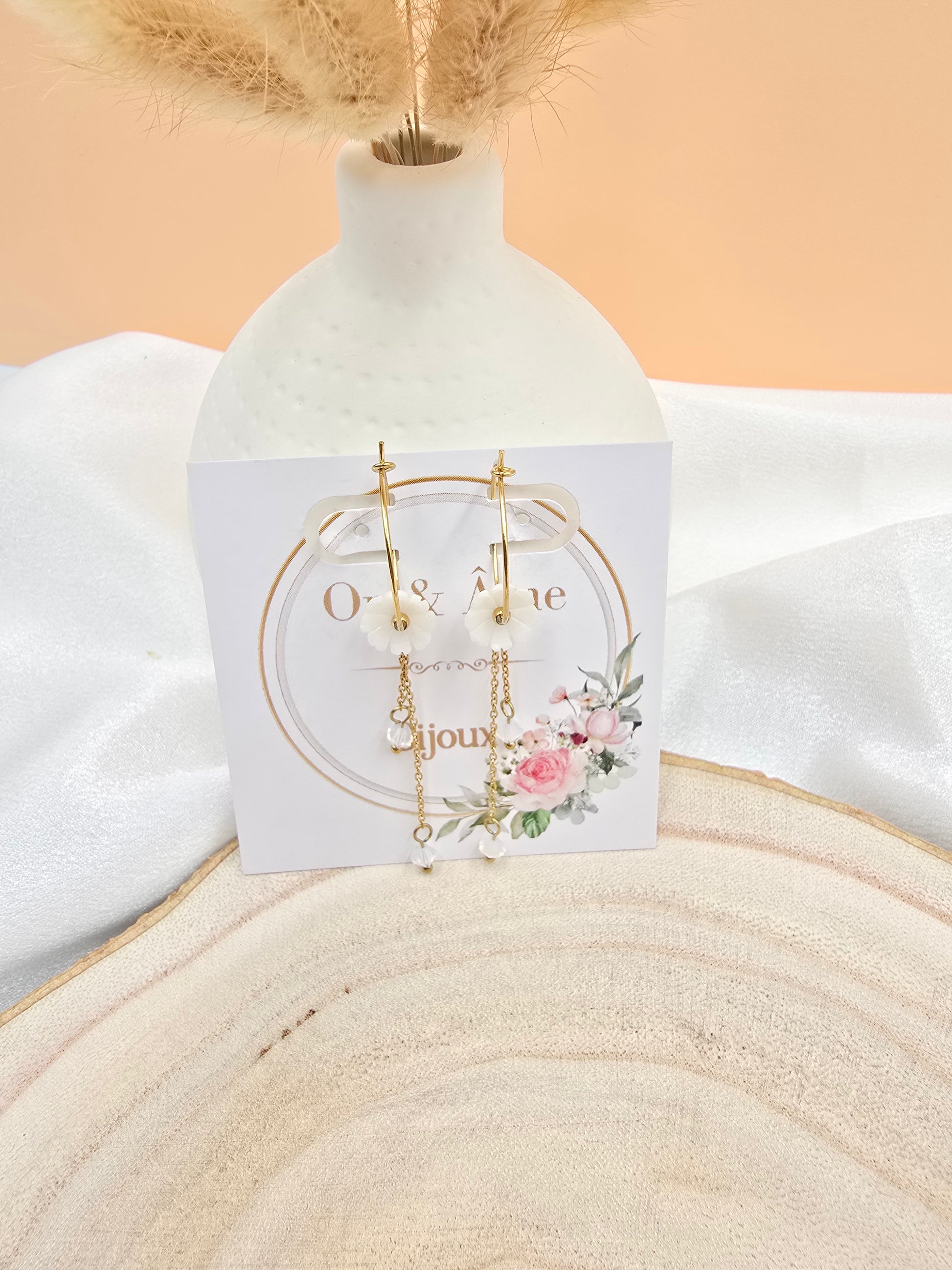 Boucles d'Oreilles ELINE | Créole Fleur Nacrée & Chaînes Cristaux | Or et Âme Bijoux