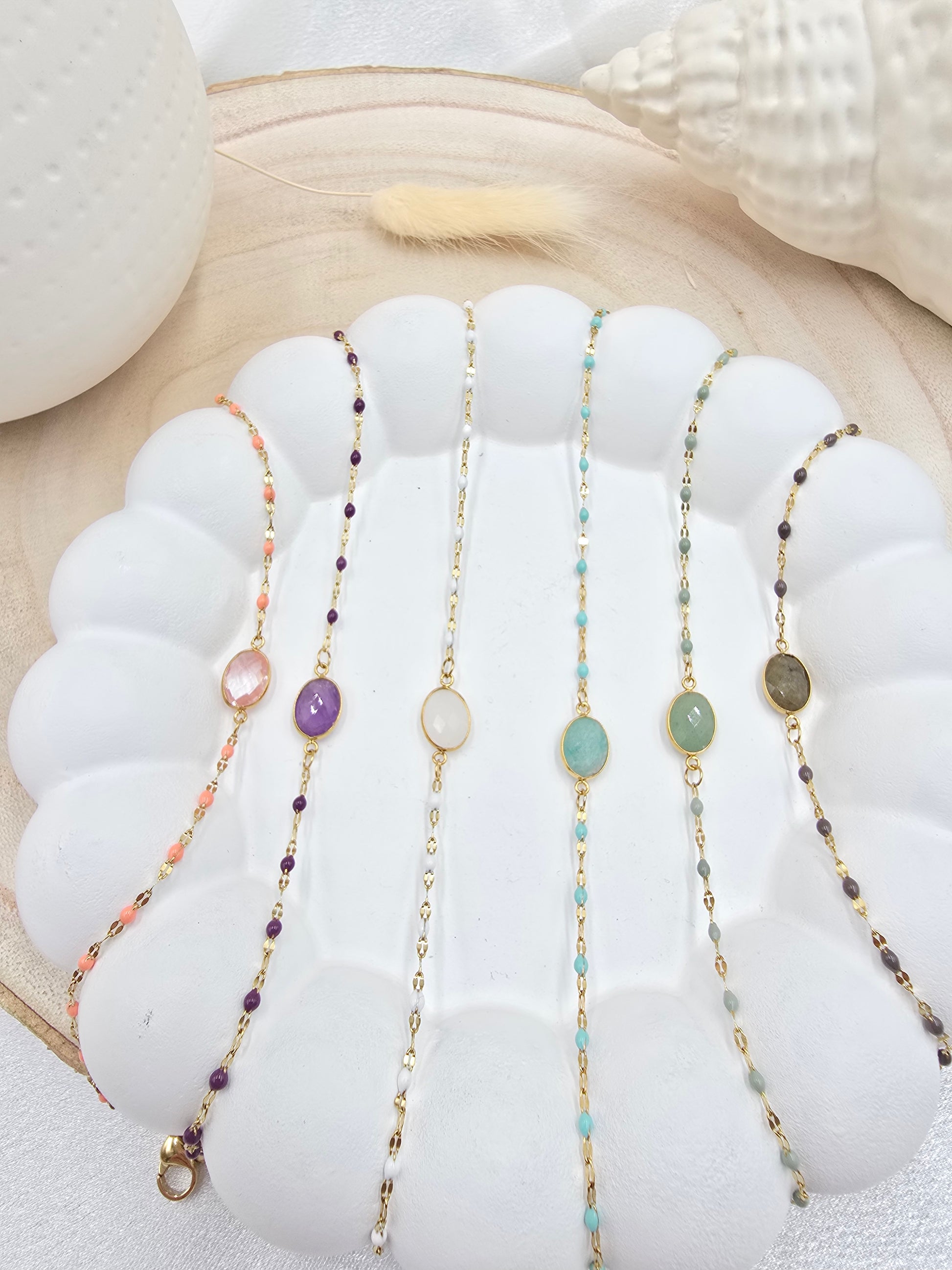 Bracelet ESTELINE | Maille Émail & Pendentif Pierre Naturelle Ovale | Or et Âme Bijoux
