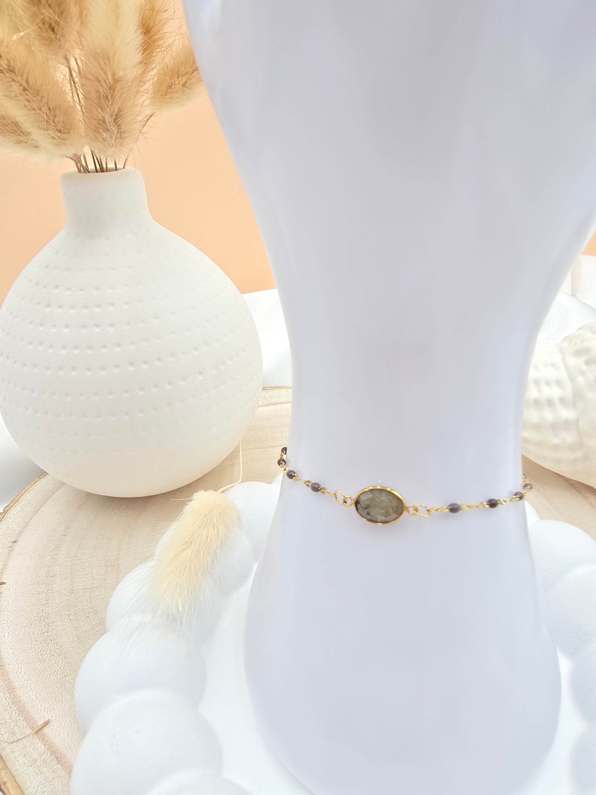Bracelet ESTELINE | Maille Émail & Pendentif Pierre Naturelle Ovale | Or et Âme Bijoux