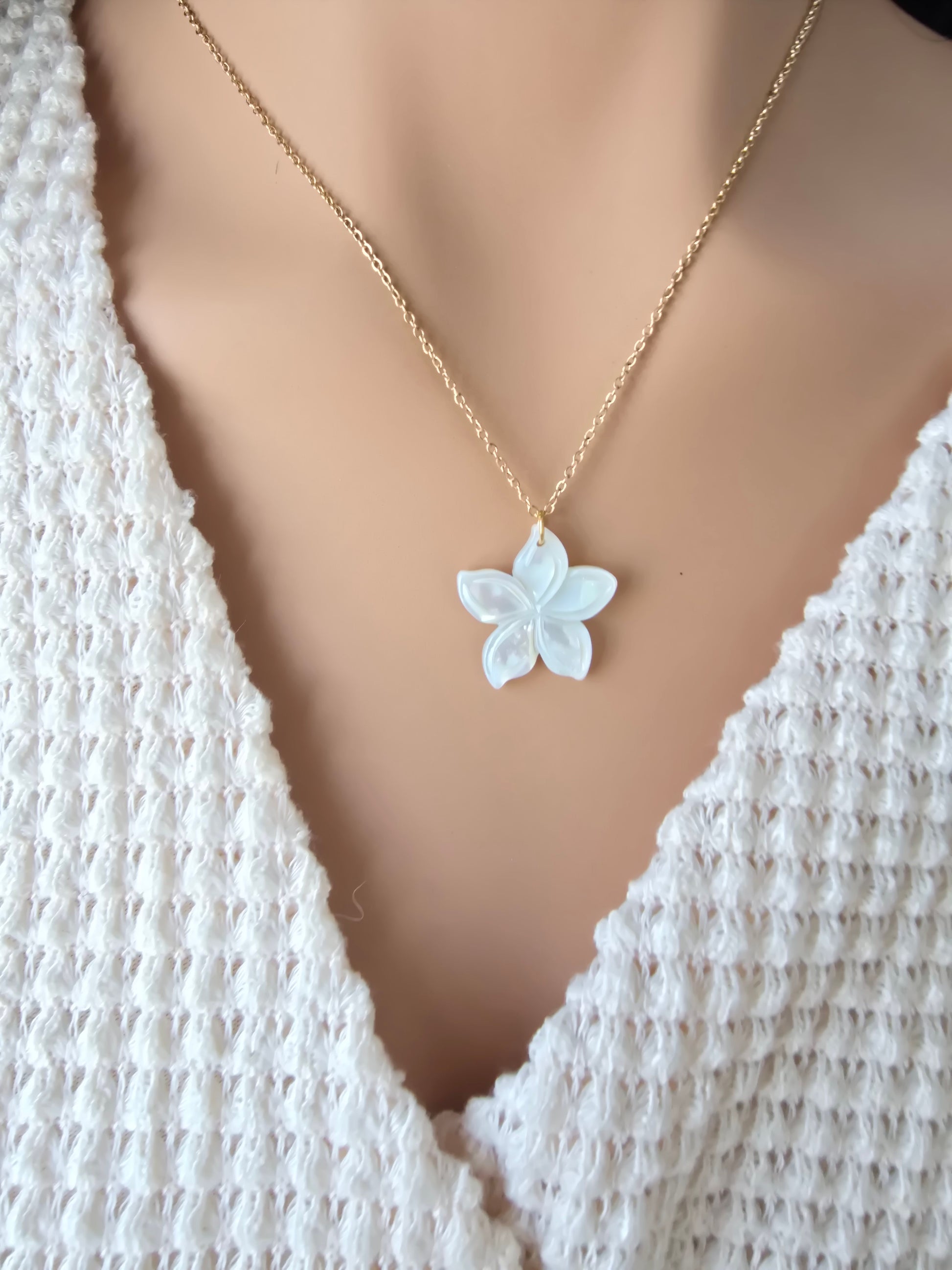Collier Lilo – Grande Fleur de Nacre
