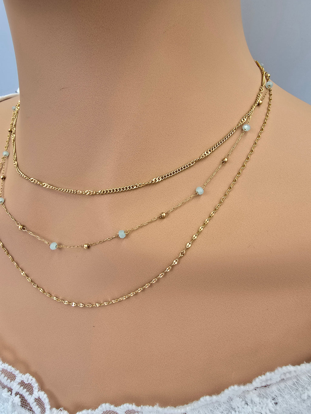 Collier Elya – 3 Rangs Dorés & Pâtes de Verre