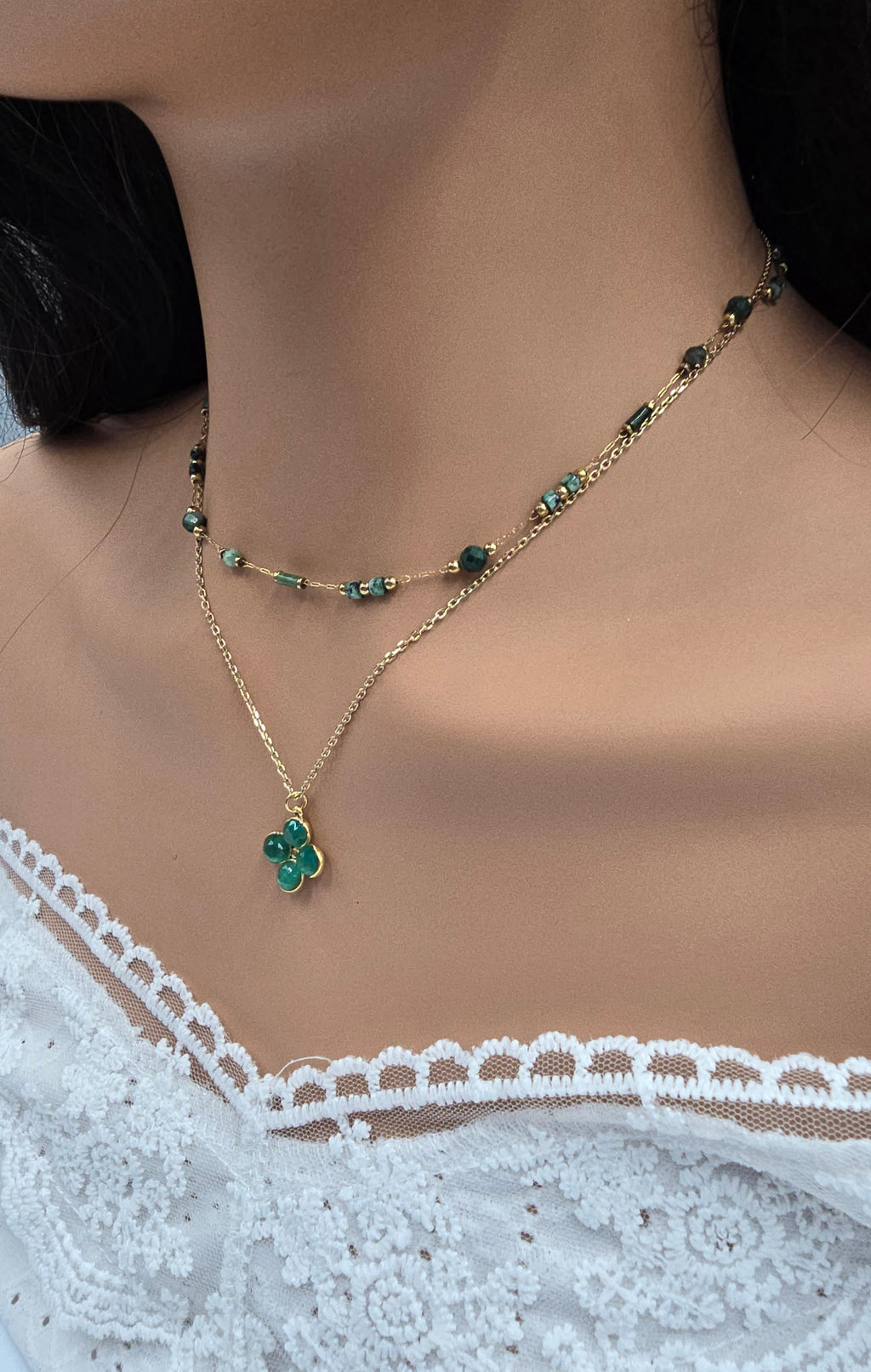 Collier Joye – Chaîne Dorée & Pierres Naturelles