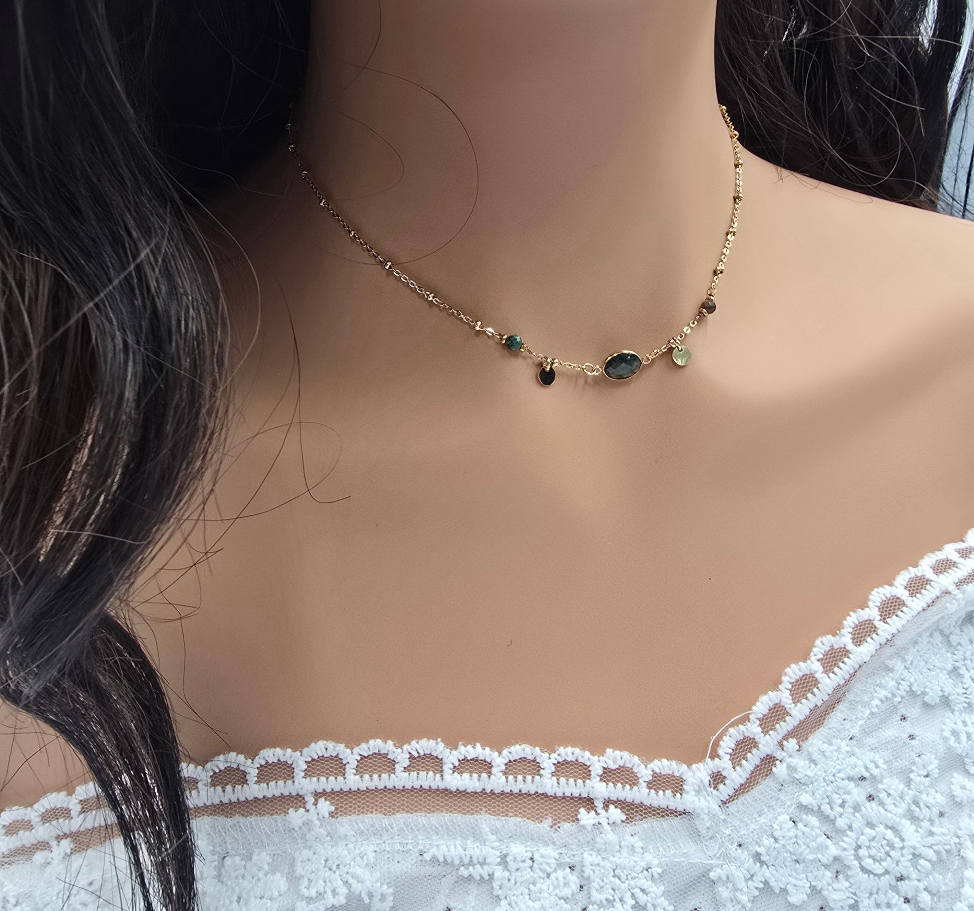 Collier Maurine – Pierre Naturelle & Sequins Dorés